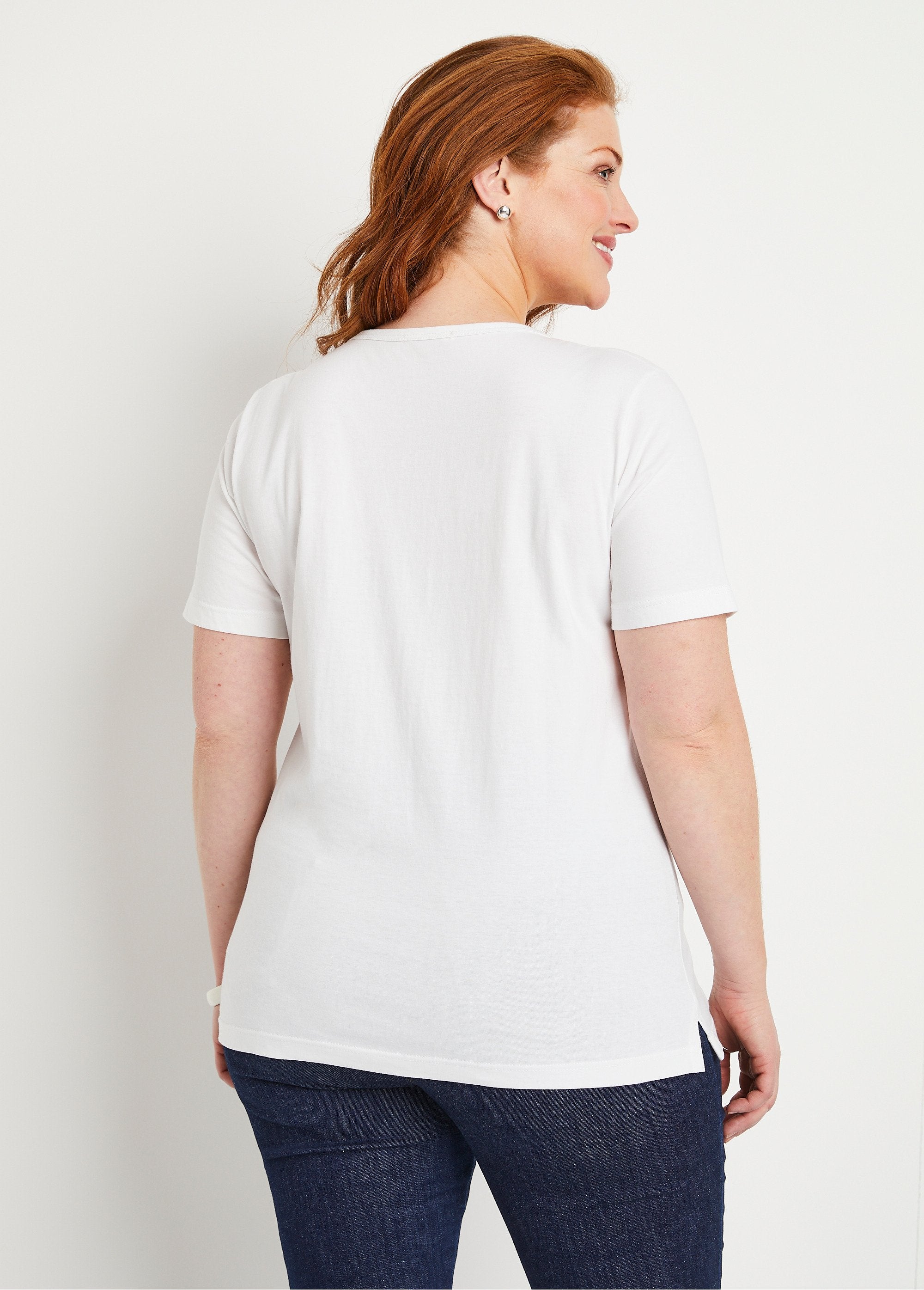 T-shirt_motif_fleurs_encolure_ronde_Fond_blanc_DO1_curvy