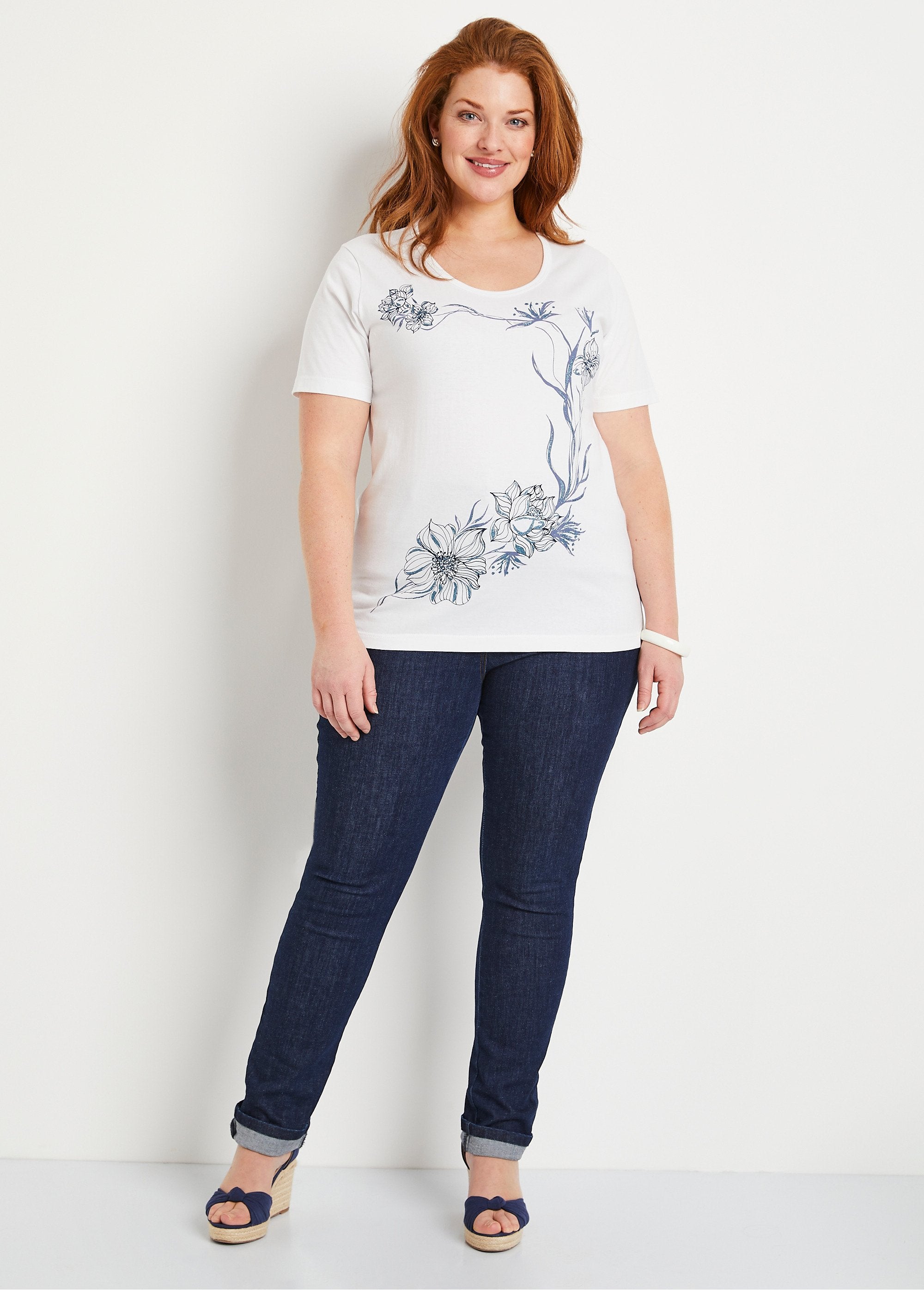 T-shirt_motif_fleurs_encolure_ronde_Fond_blanc_SF1_curvy