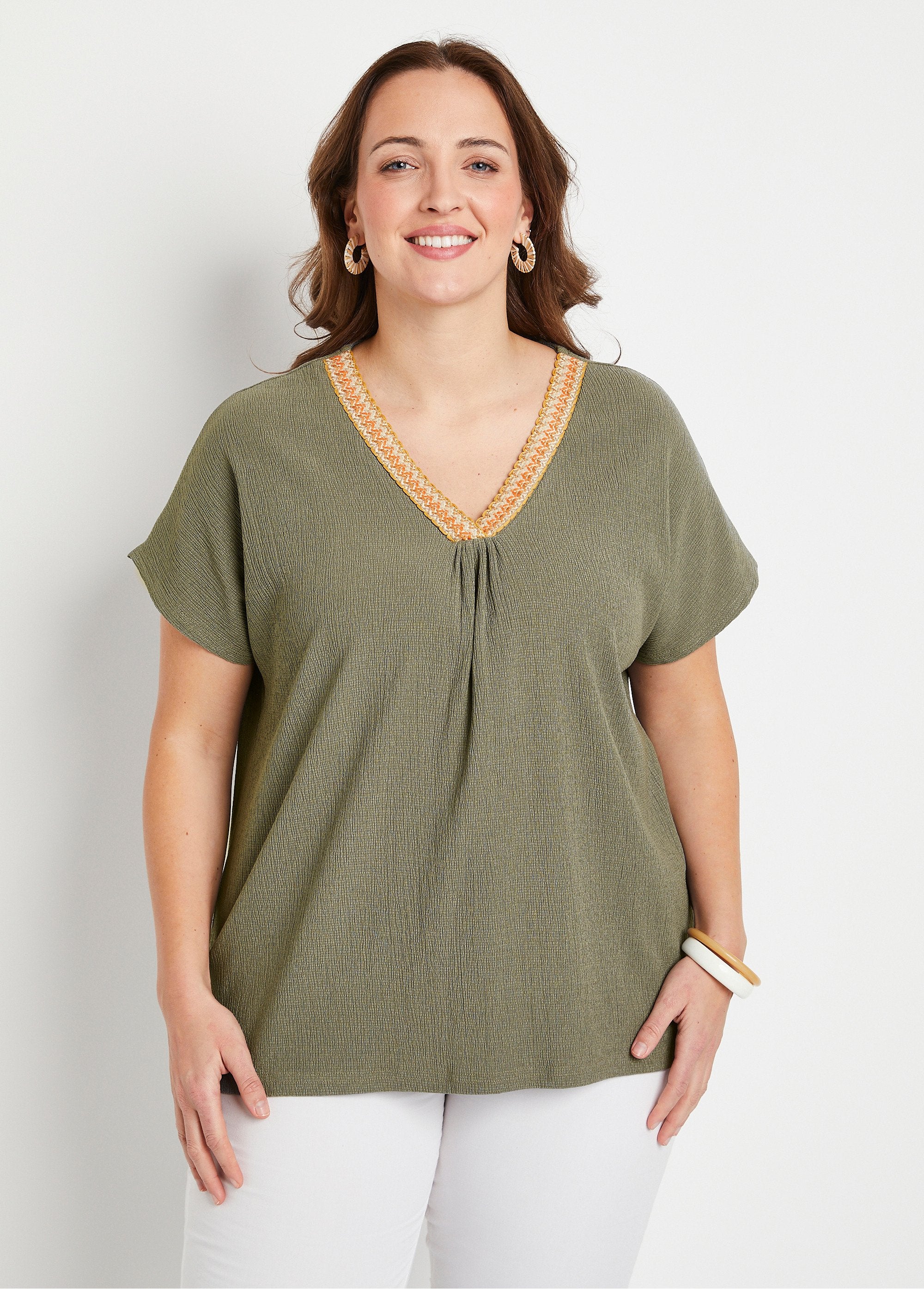 Camiseta_larga_holgada_lisa_bordada_Verde_lima_FA1_curvy