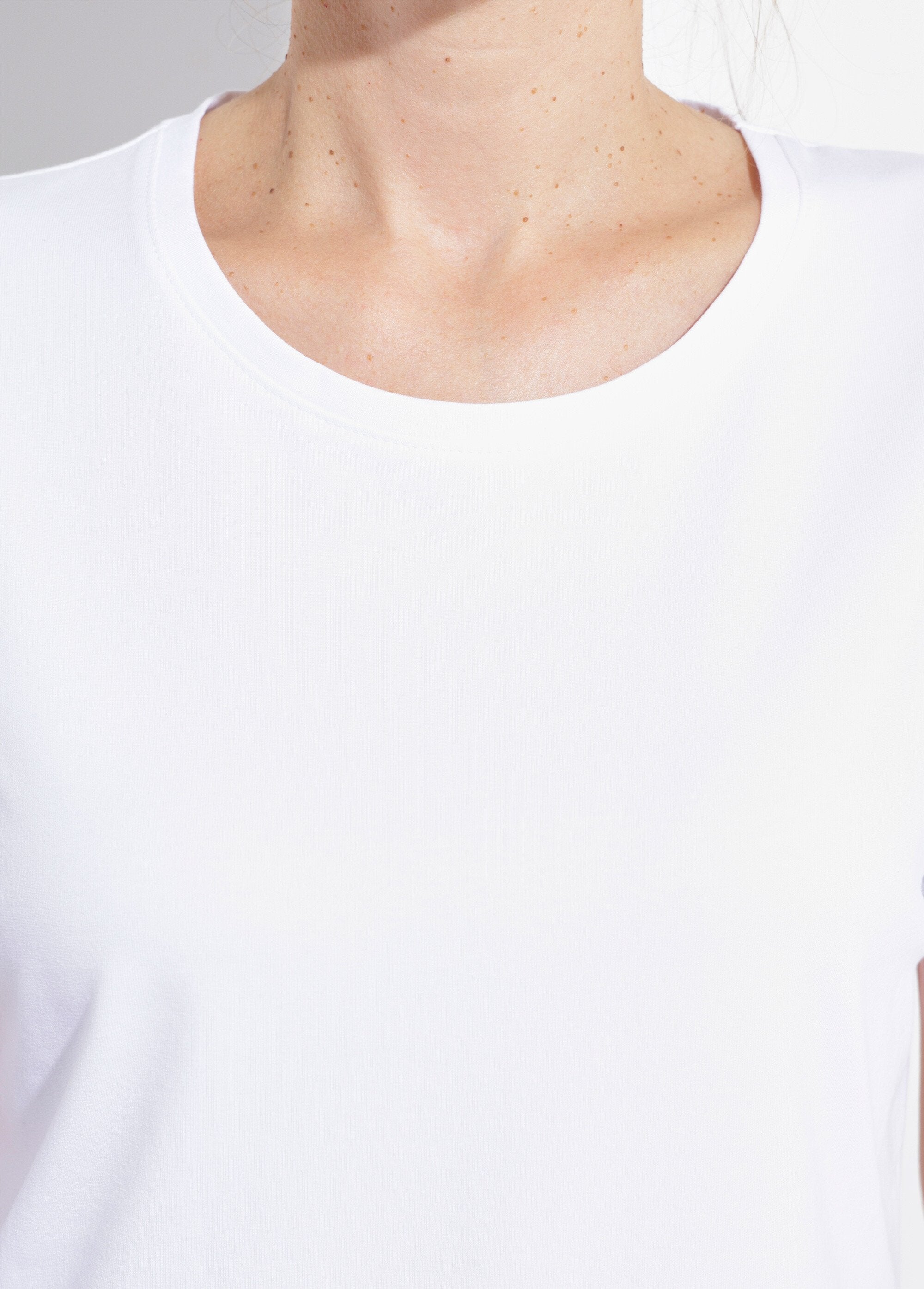 T-shirt_manches_courtes_brodées_coton_stretch_Blanc_DE1_slim