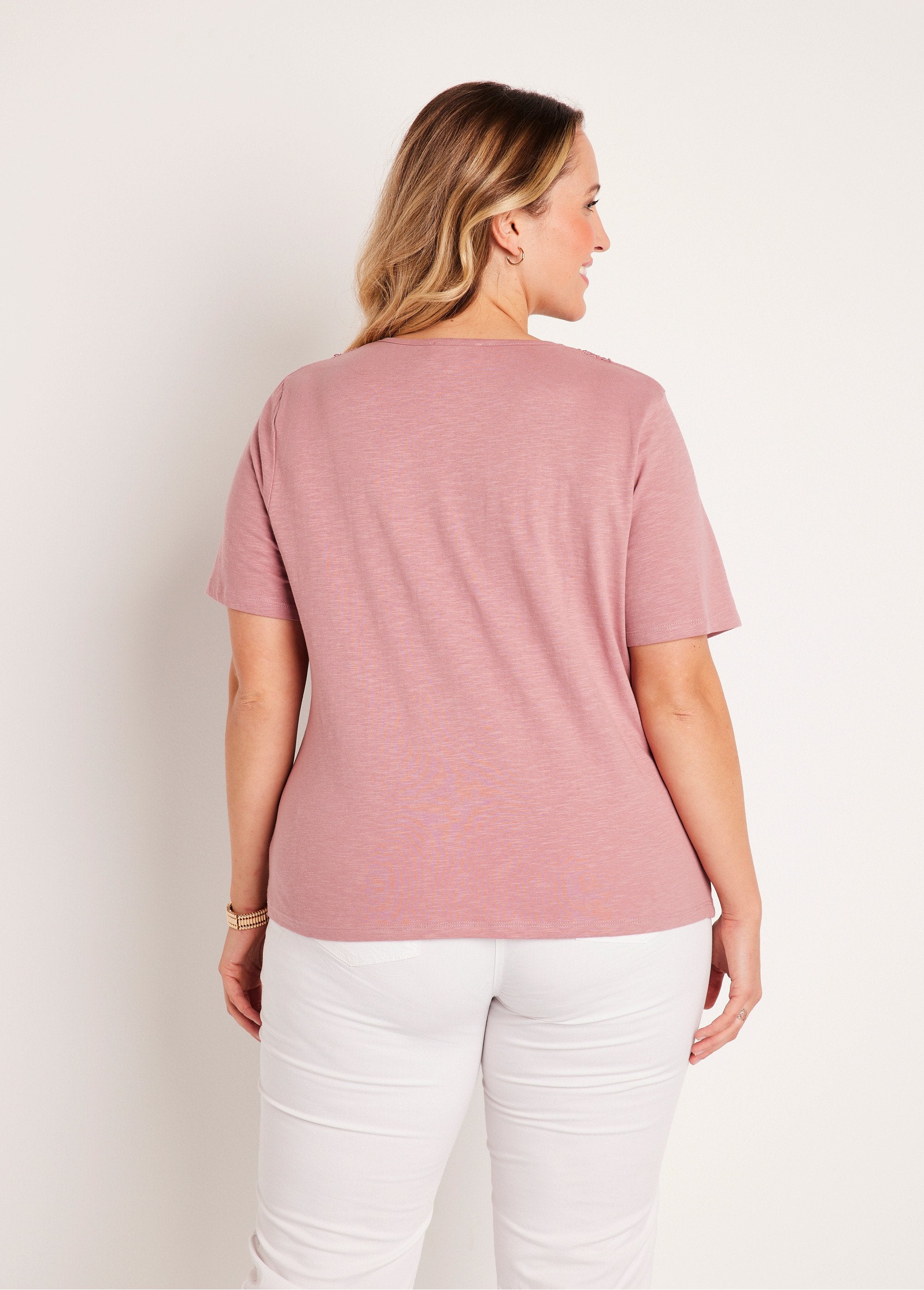 Katoenen_en_macramé_T-shirt_met_korte_mouwen_Roze_DO1_curvy