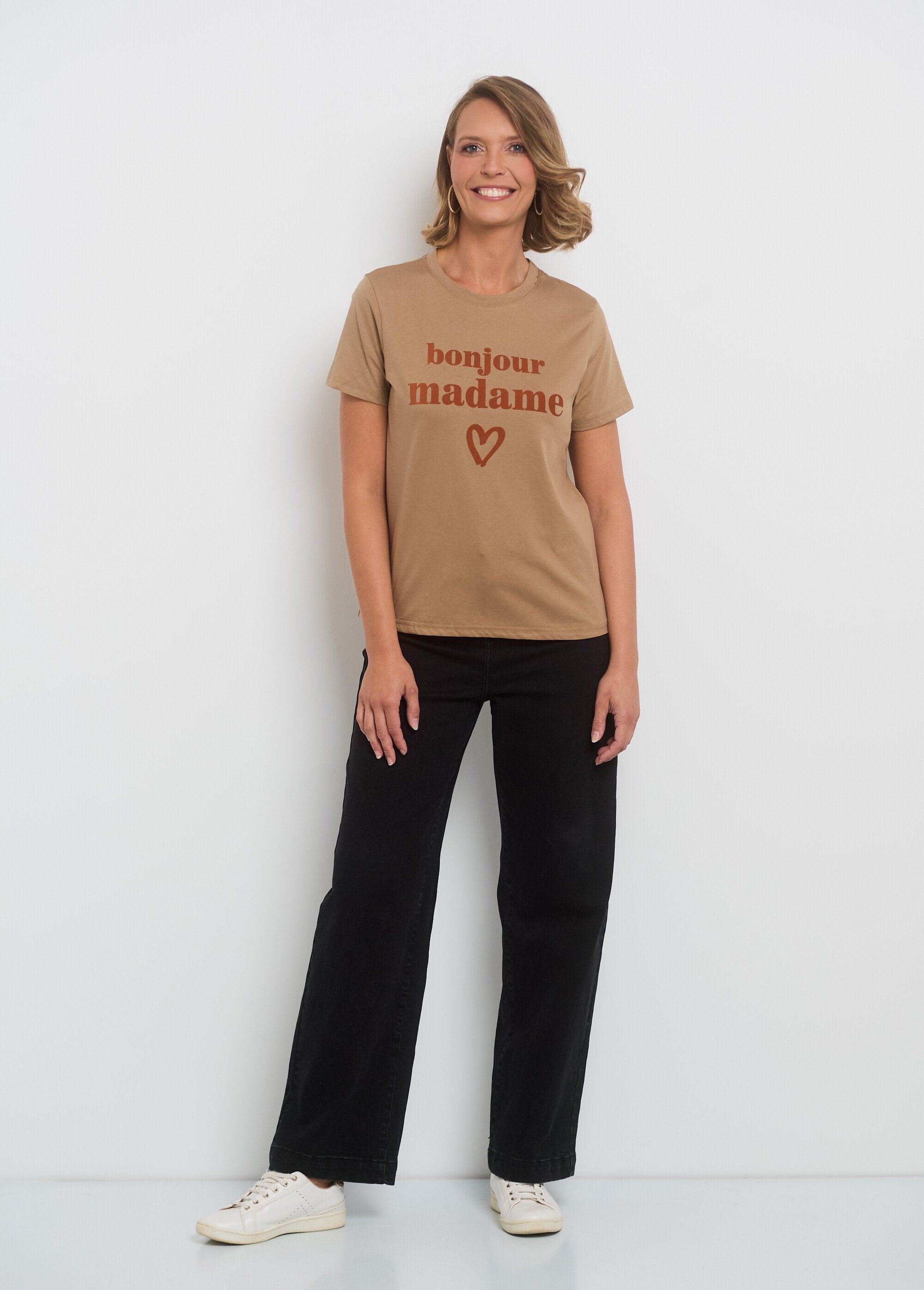 T-shirt_met_korte_mouwen_en_"Madame"-boodschap_Camel_SF1_slim