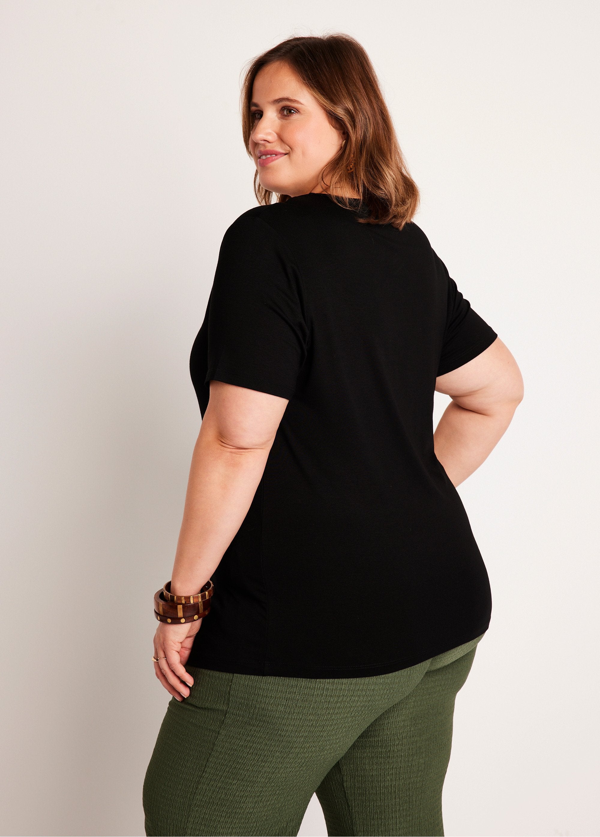 Plain_or_printed_short-sleeved_T-shirt_Plain_black_DO1_curvy