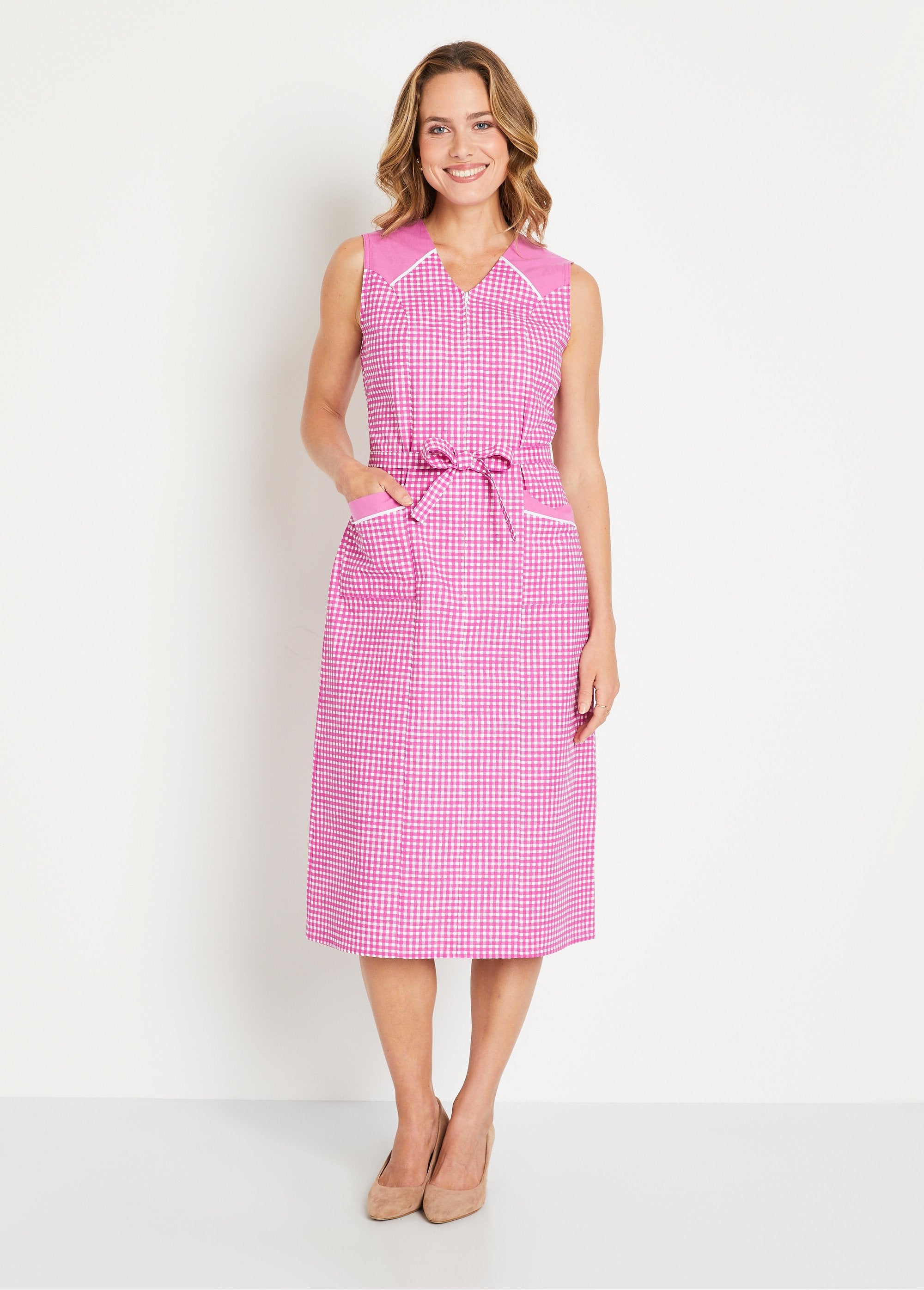 Gingham_ruit_mouwloos_schort_met_rits_Rose_FA1_slim