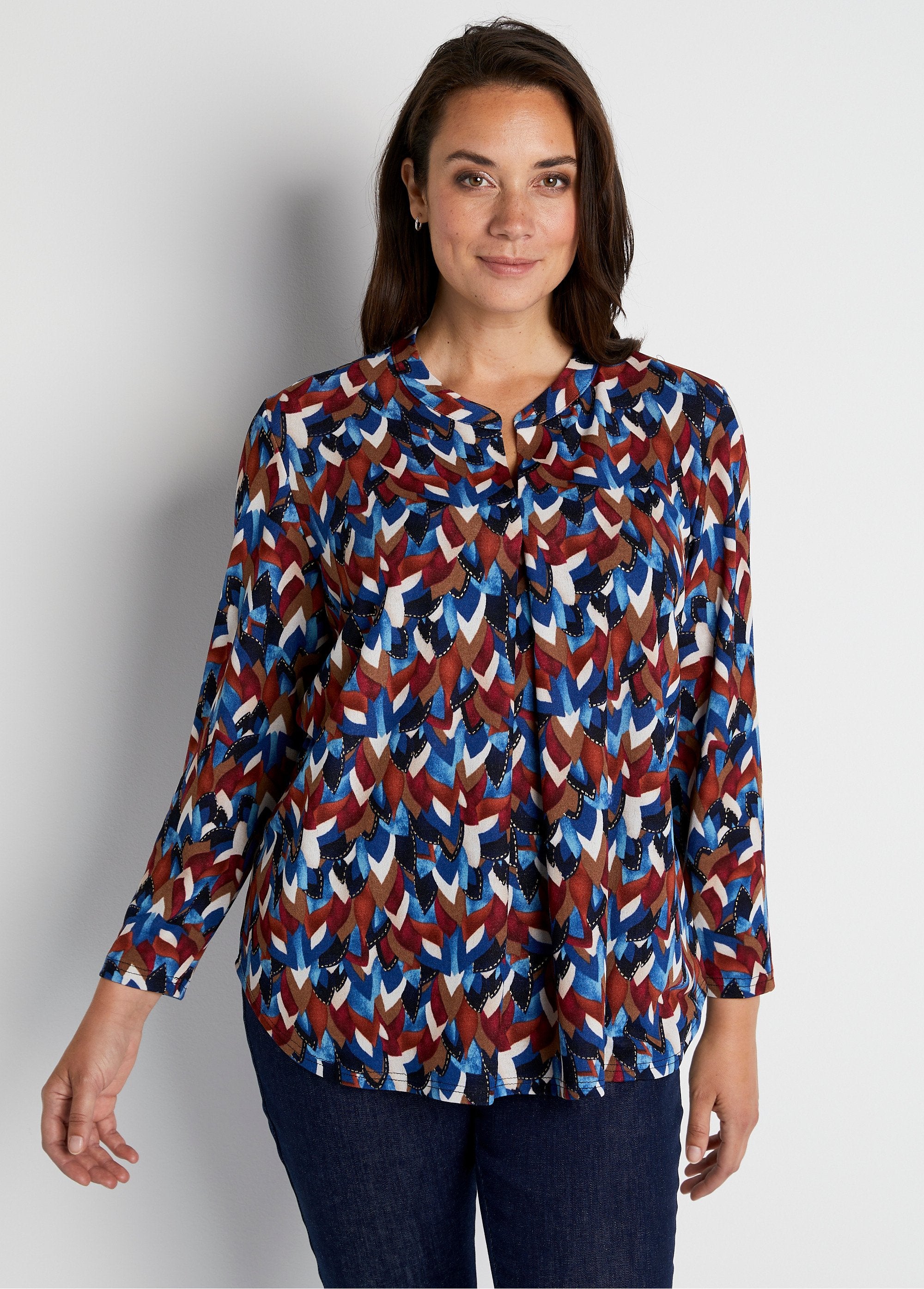 Lang_ruimvallend_T-shirt_met_glanzende_details_Blauwdruk_FA1_curvy