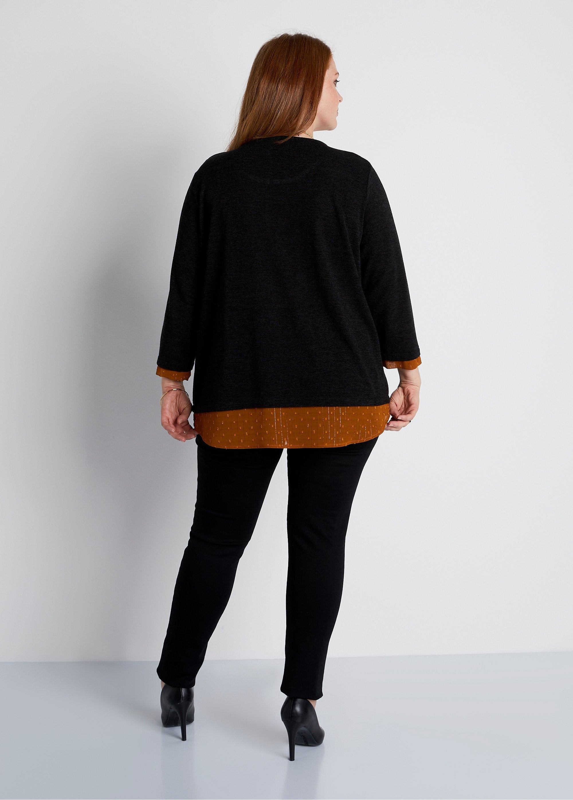 Tee-shirt_effet_2_en_1_manches_3/4_Noir_et_caramel_DO1_curvy