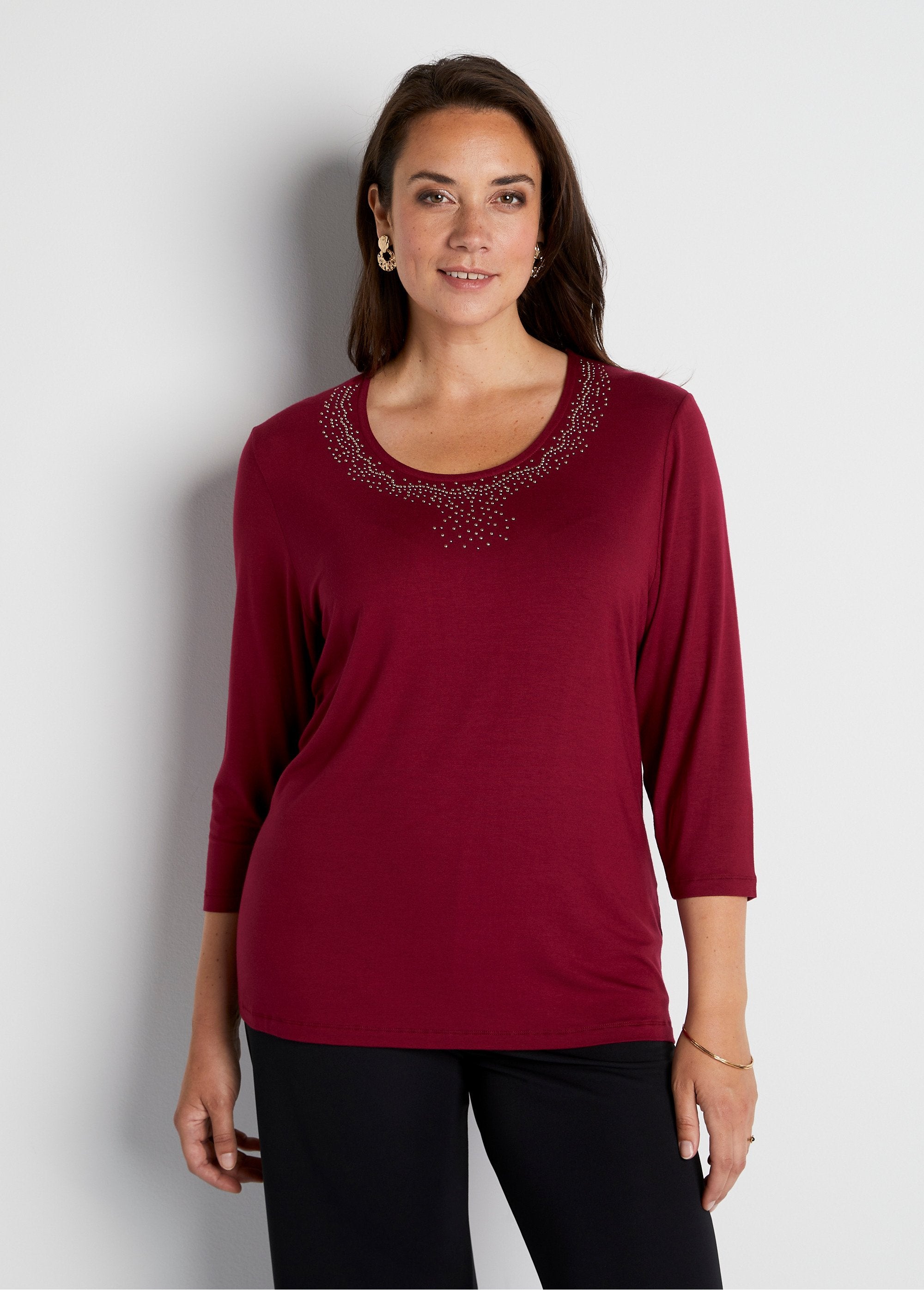 Vloeiend_T-shirt_met_stras_3/4_mouwen_Bordeaux_FA1_curvy