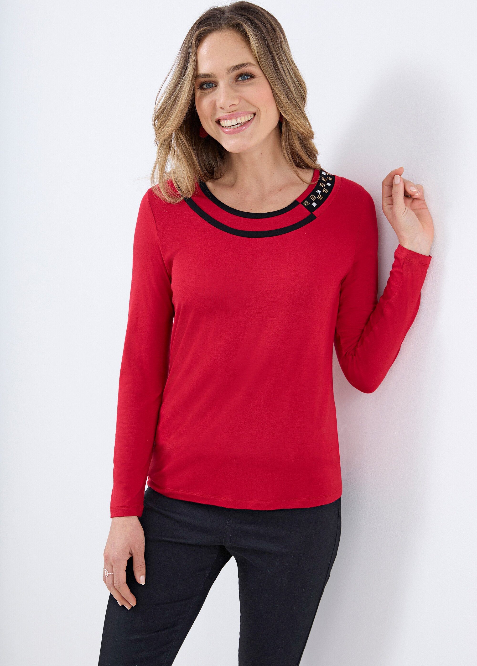 Vloeiend_t-shirt_met_ronde_hals_en_strassteentjes_ROOD_FA1_slim