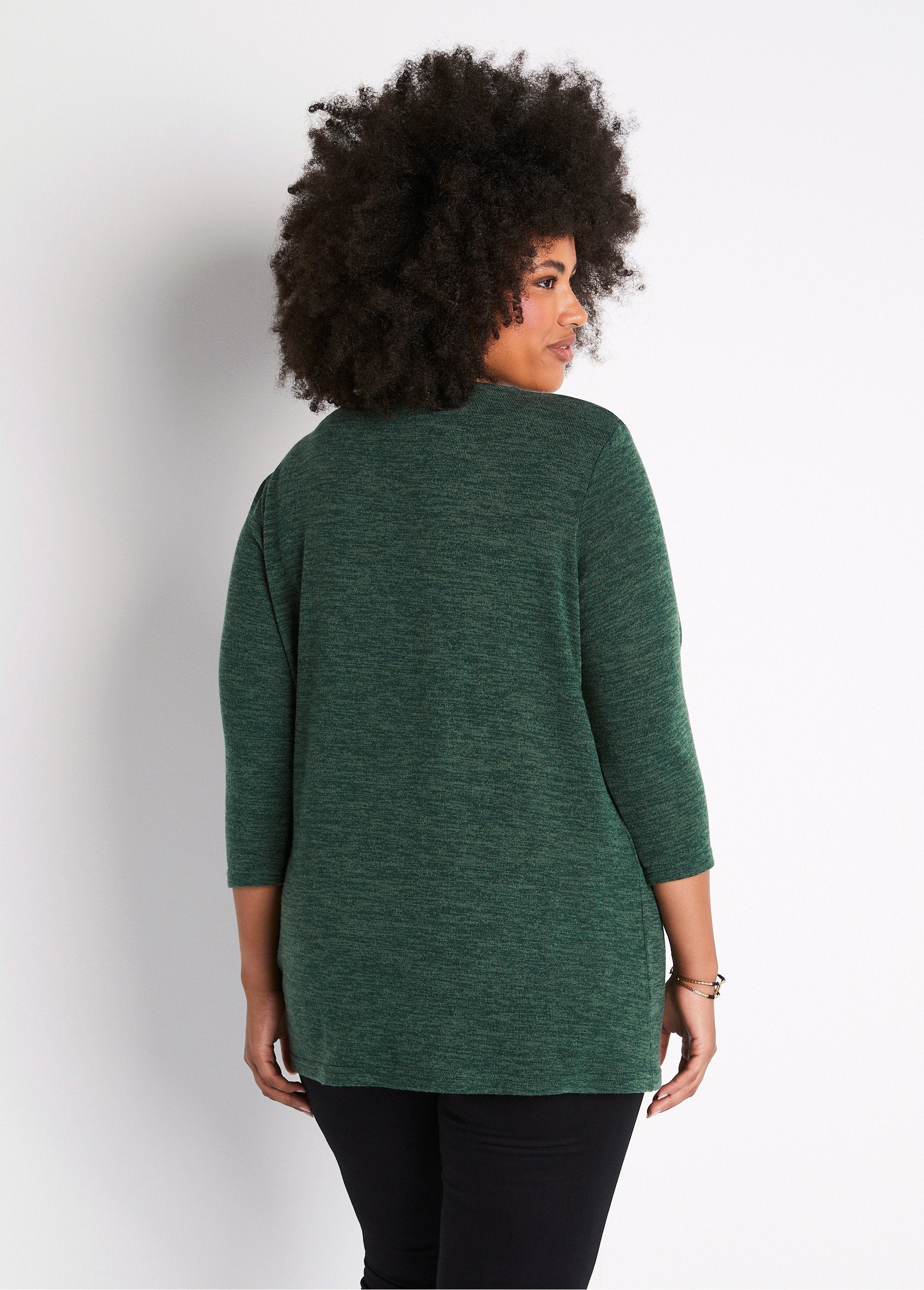 Long_flared_t-shirt_with_3/4_sleeves_and_round_neck_Plain_green_DO1_curvy