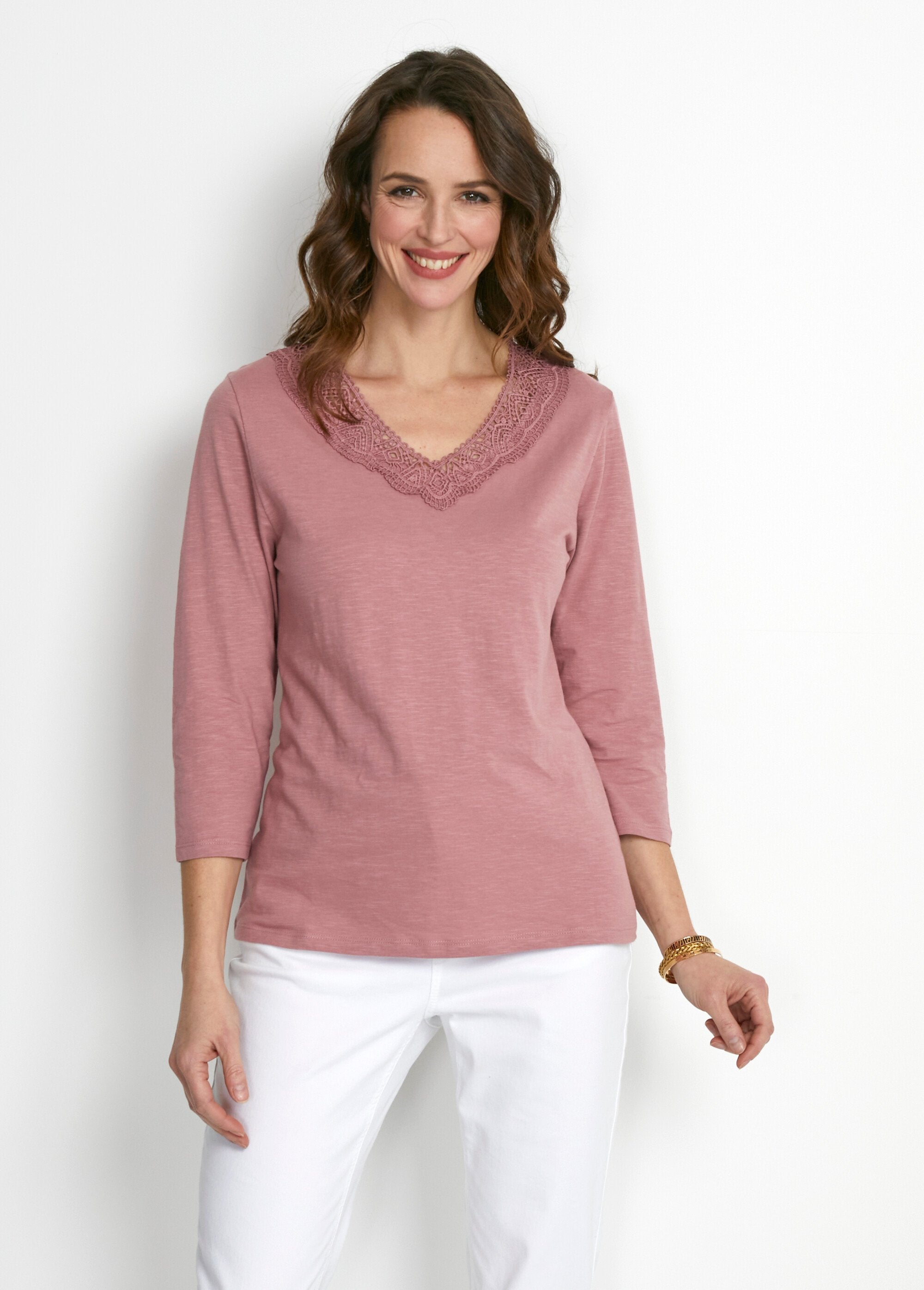 Katoenen_en_macramé_T-shirt_met_3/4_mouwen_Roze_FA1_slim