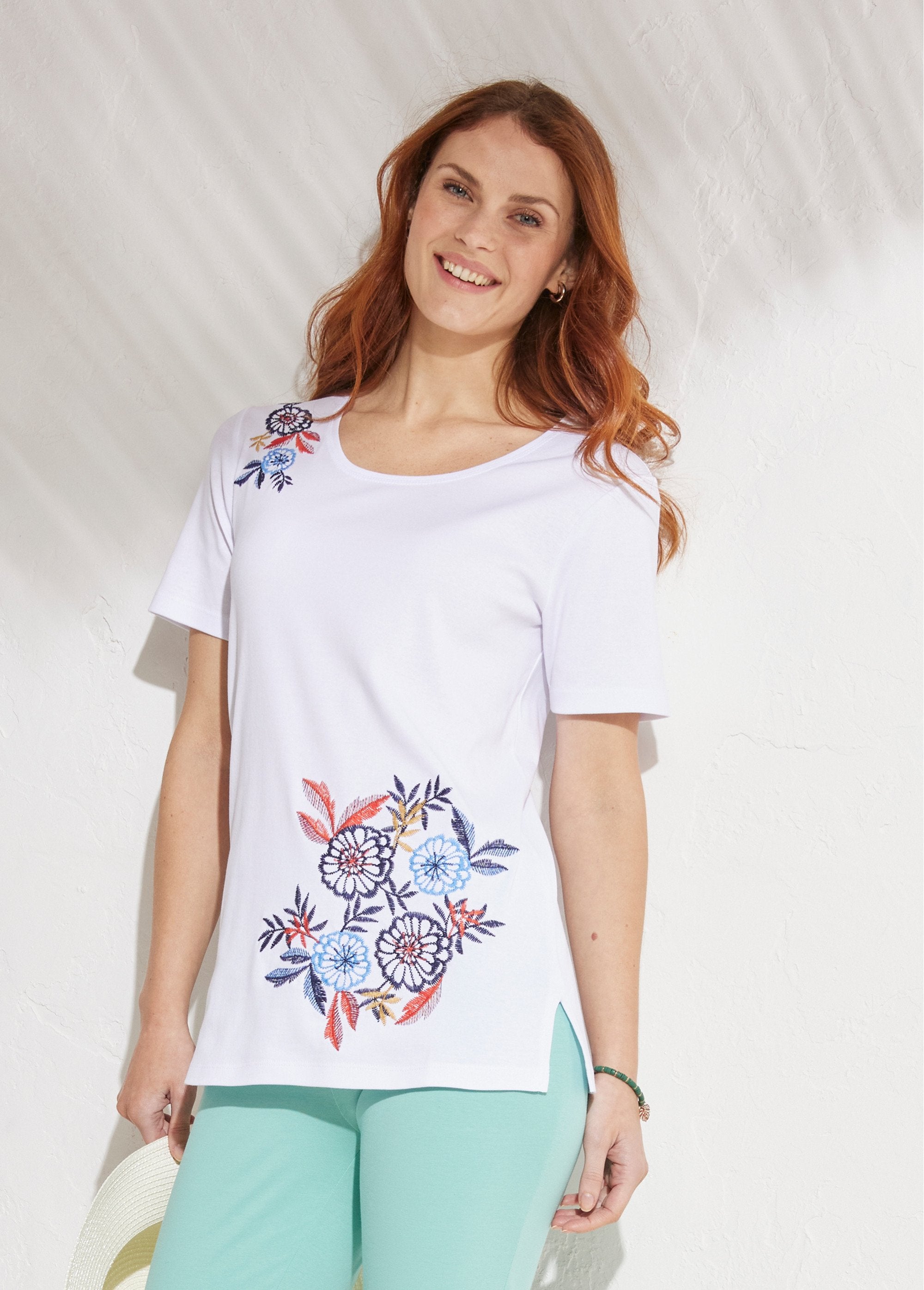 Embroidered_or_printed_short-sleeved_T-shirt_Plain_white_FA1_slim