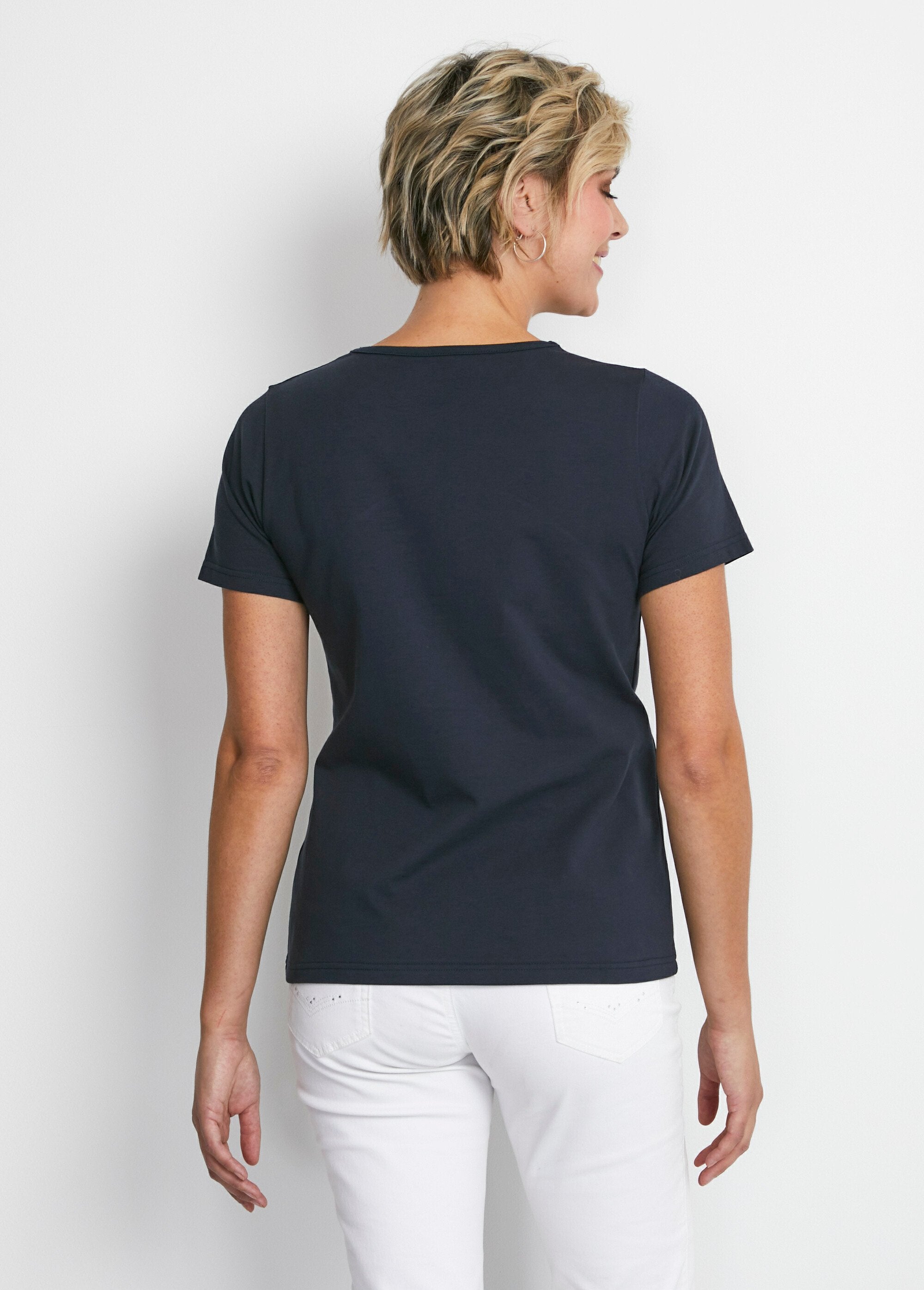 T-shirt_col_V_ajouré_brodé_Marine_DO1_slim