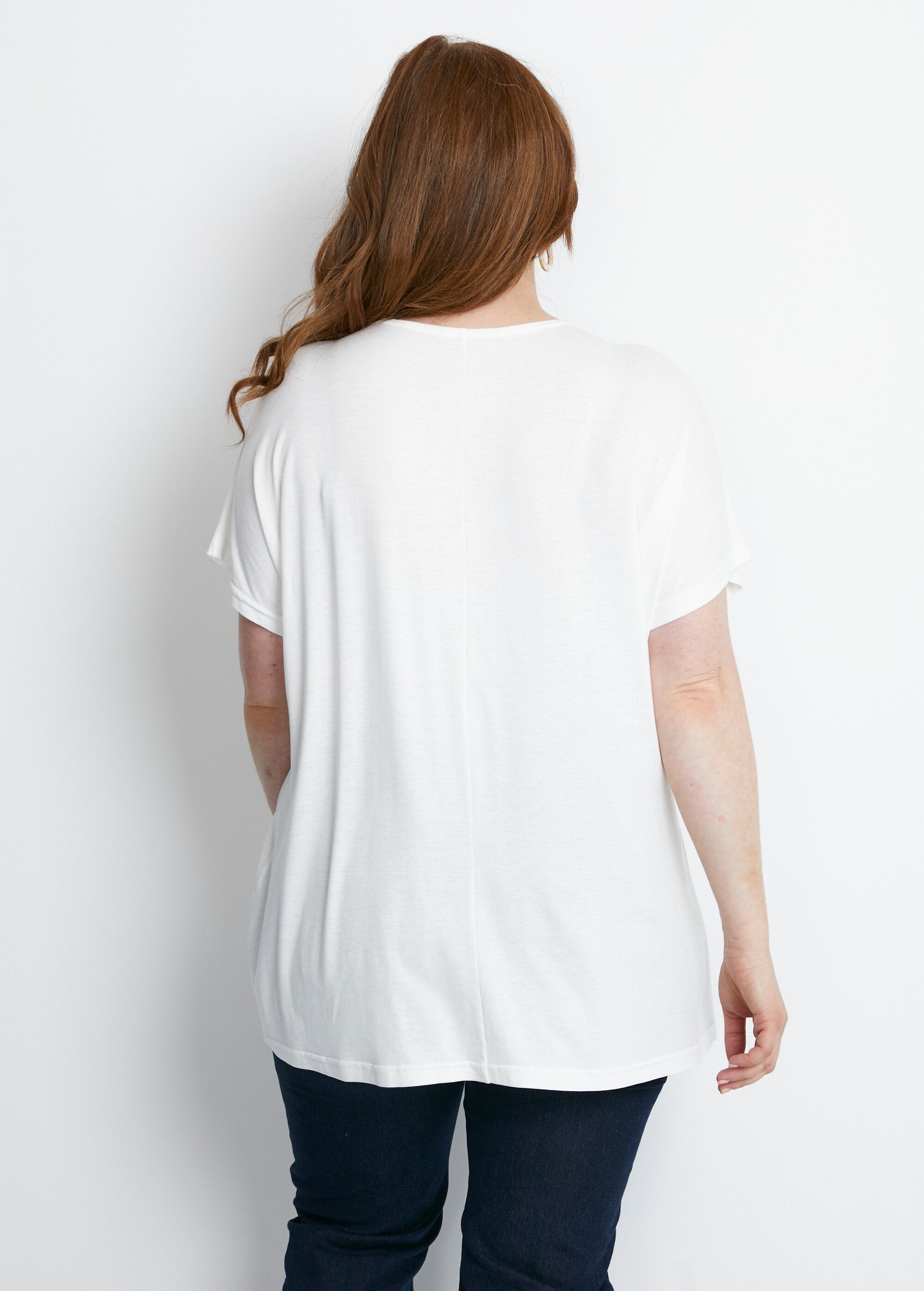 Lang_uitlopend_kanten_T-shirt_Wit_DO1_curvy