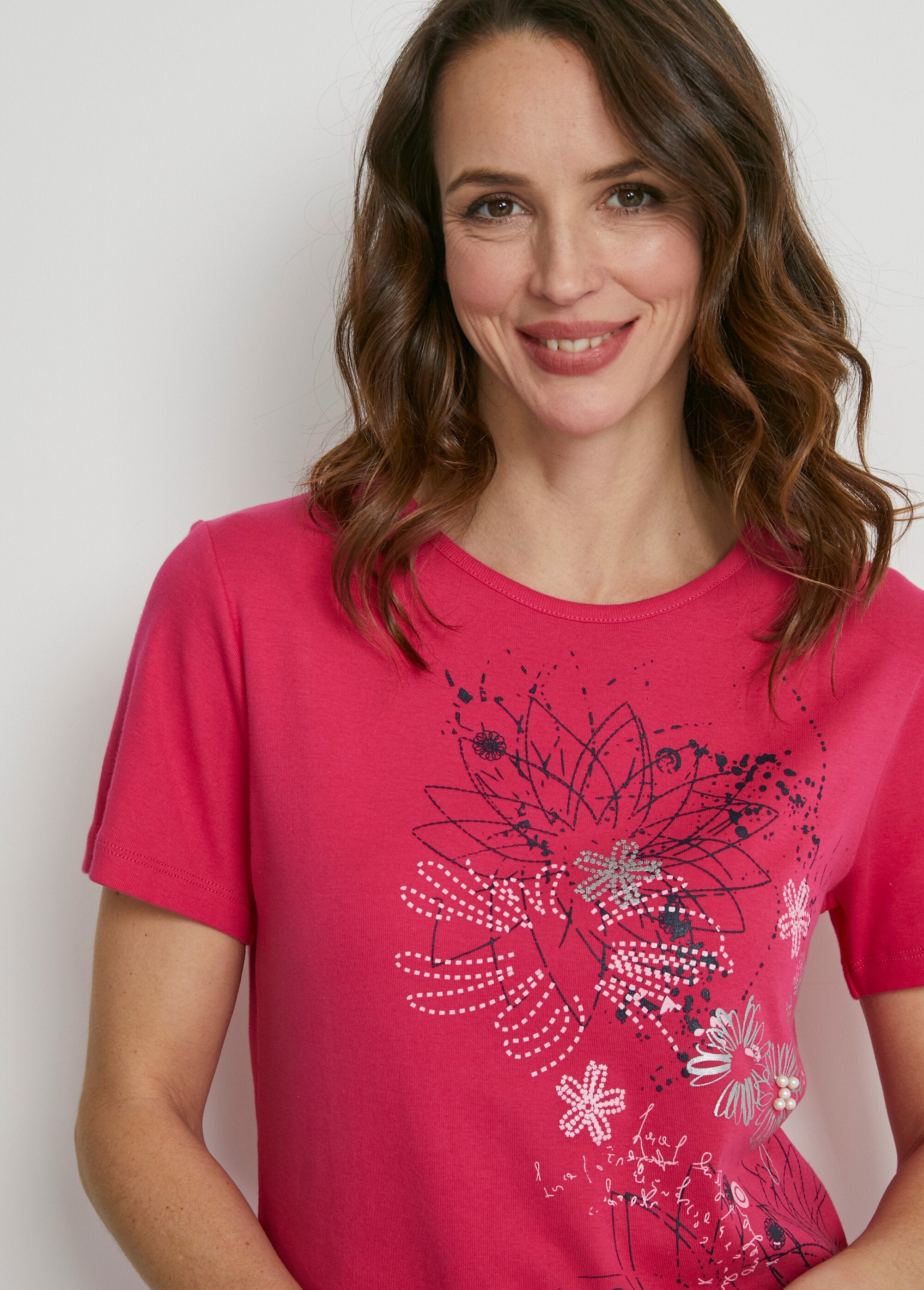 Long_floral_pattern_t-shirt_with_side_slits_Fuchsia_DE1_slim