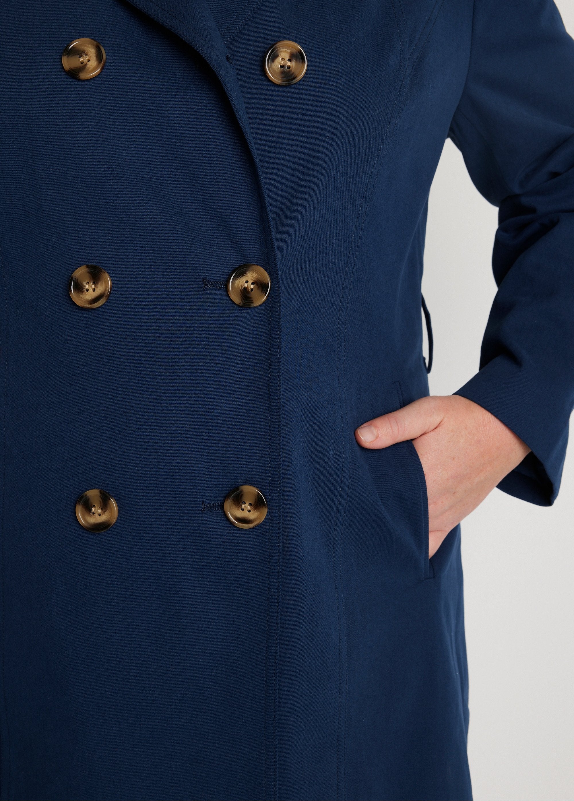 Trench_court_double_boutonnage_uni_col_pointu_Bleu_marine_DE2_slim