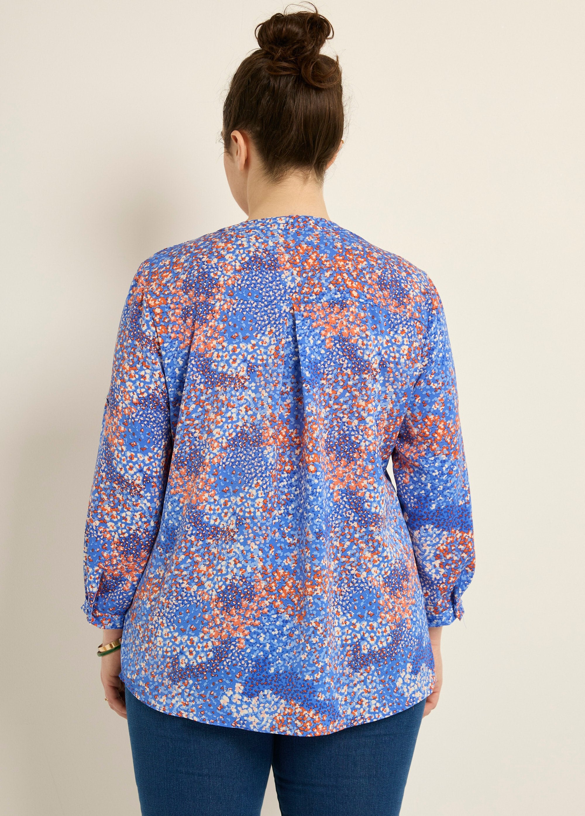 Gebloemde_V-hals_tuniek_met_lange_mouwen_Bleu_imprime_DO1_curvy