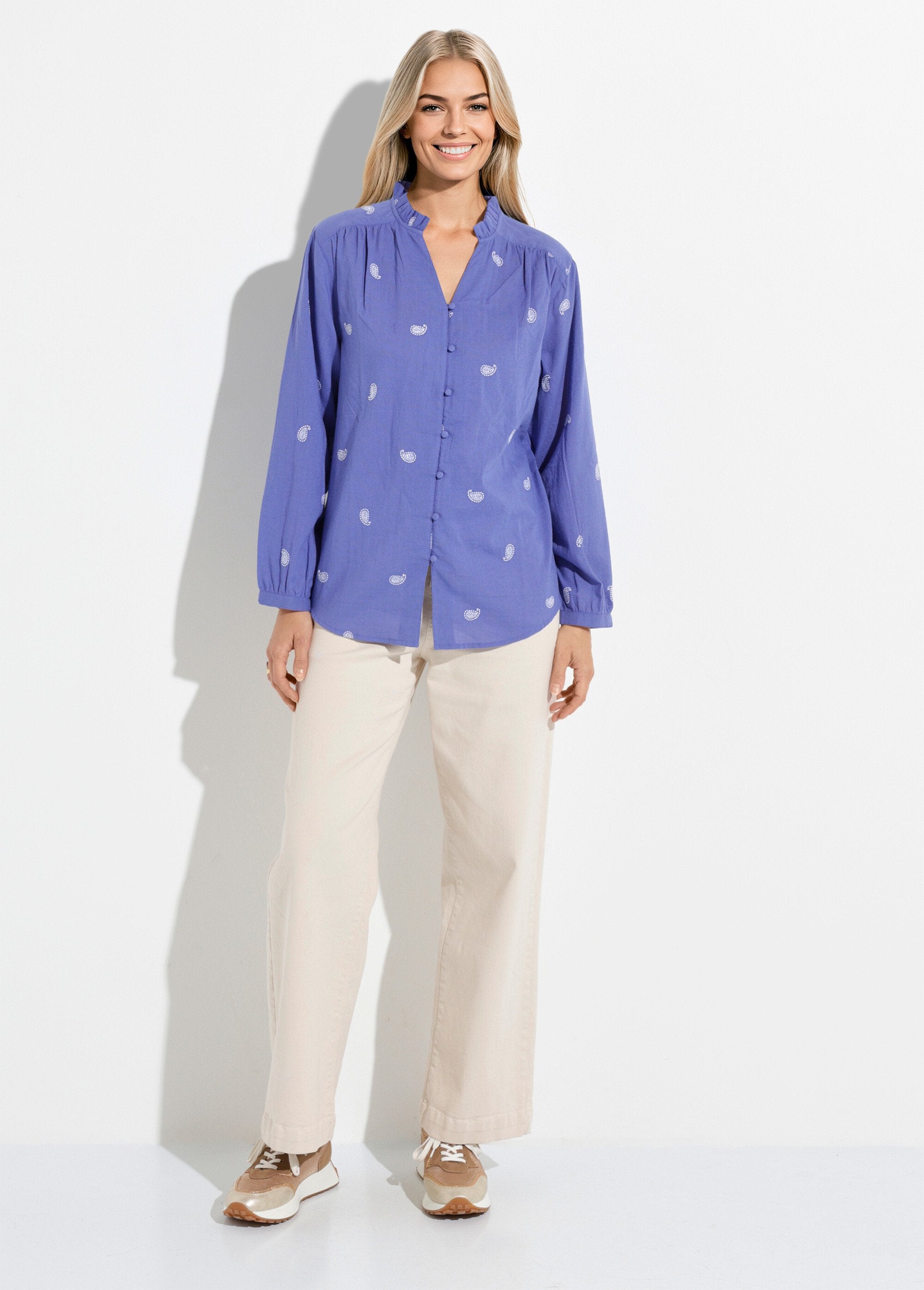 Geborduurde_katoenen_tuniek_van_gaas_met_ruches_aan_de_kraag_Bleu_et_blanc_SF1_slim