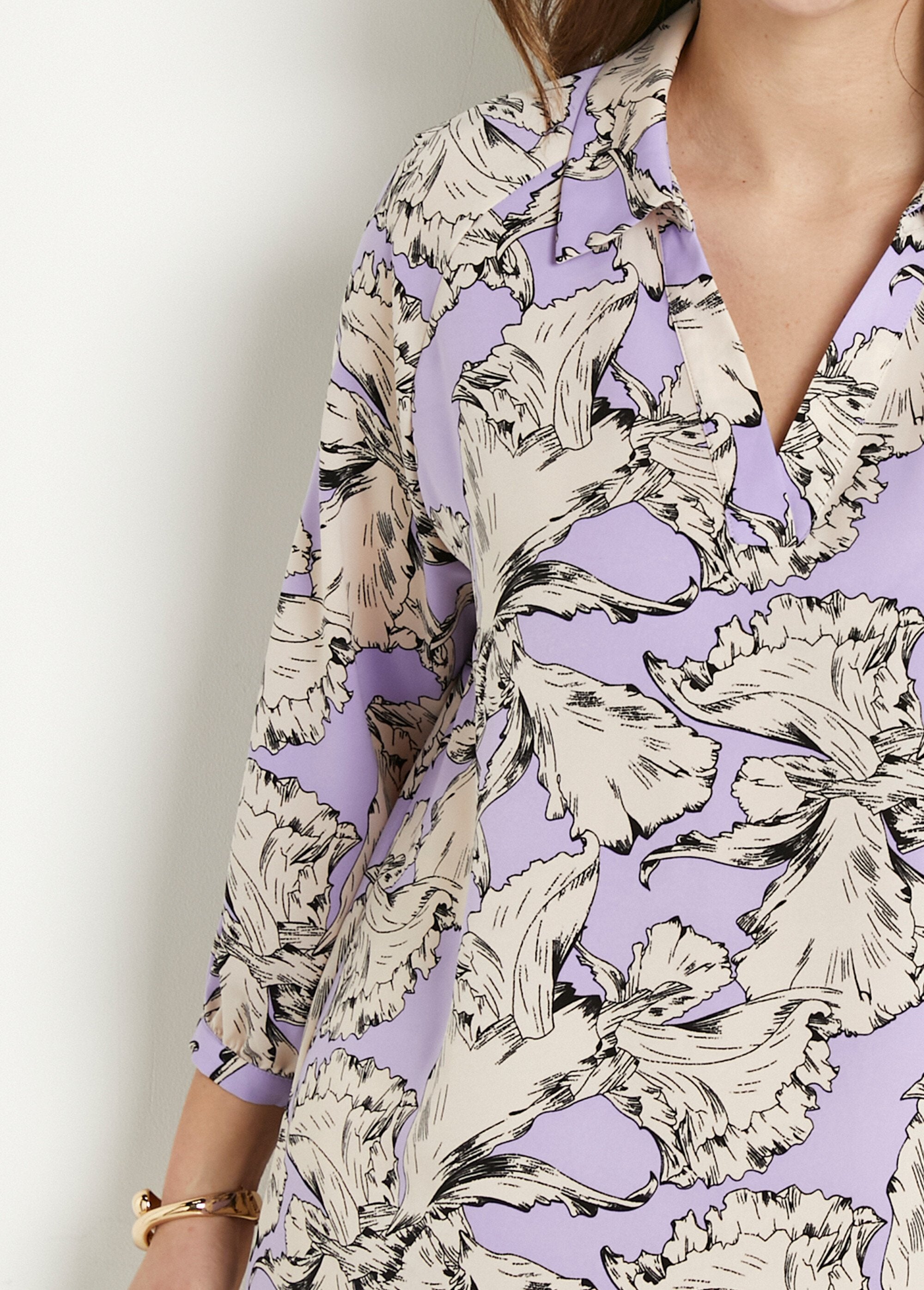 Tunique_longue_col_chemise_motif_graphique_Violet_et_blanc_DE1_curvy