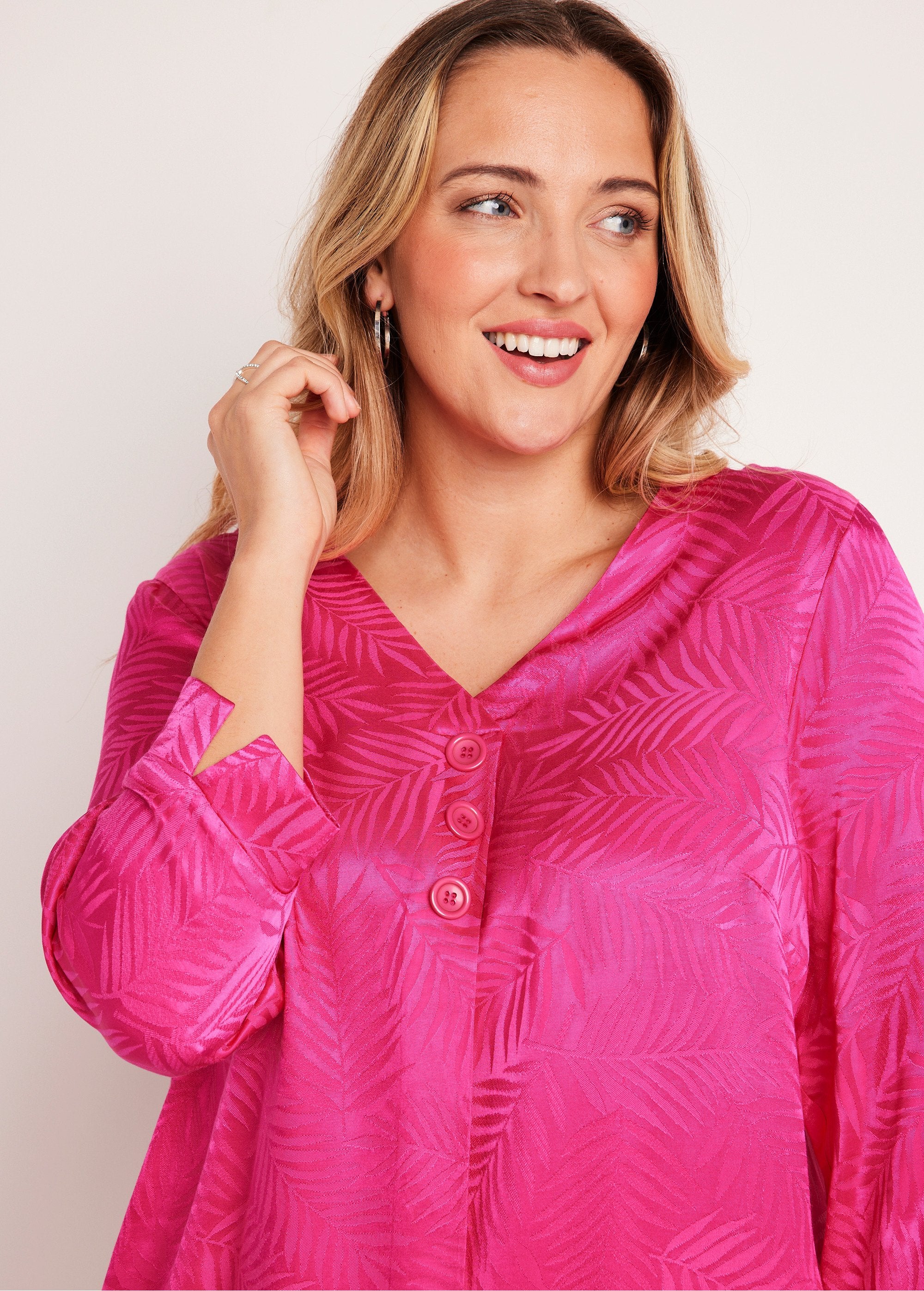 Lange_tuniek_met_V-hals,_3/4_mouwen_Fuchsia_DE1_curvy