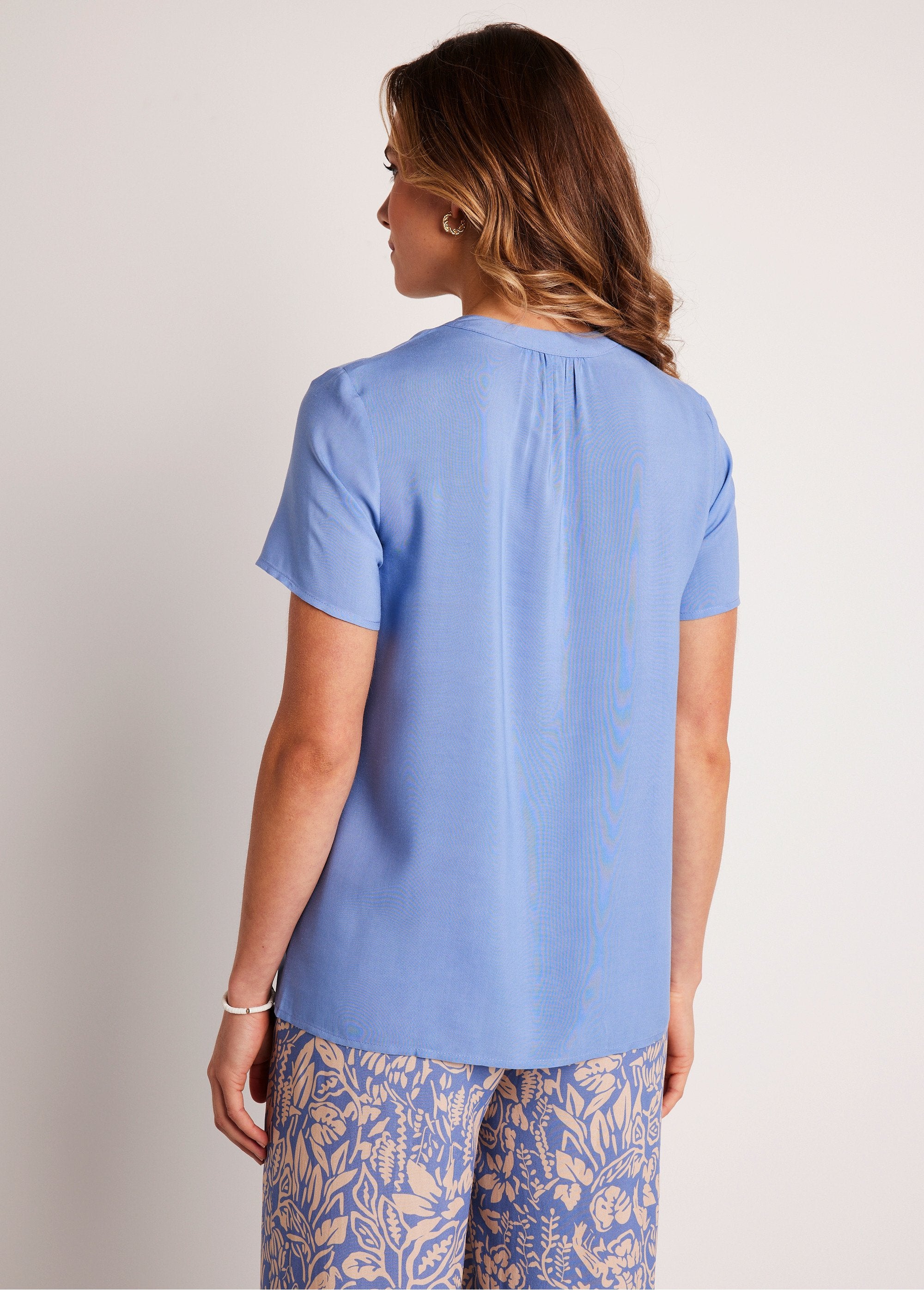 Gebloemde_of_effen_lange_uitlopende_tuniek_BLAUW_DO1_slim