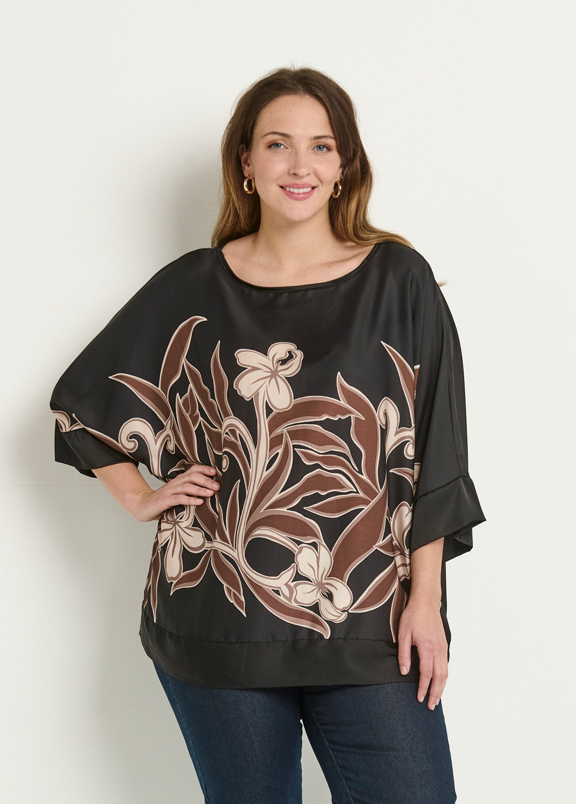 Tunique_satin_motif_floral_manches_kimono_Noir_FA1_curvy