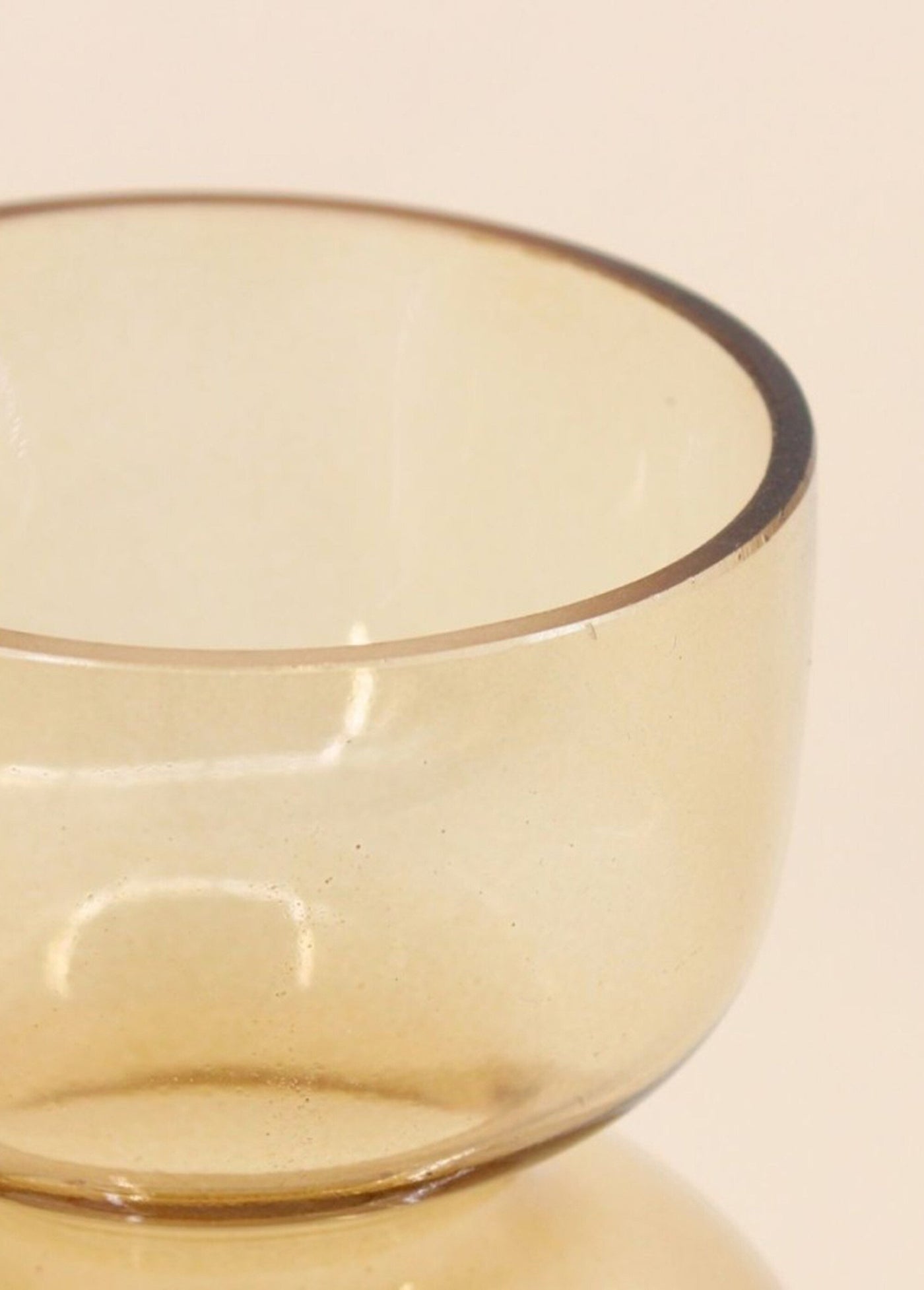 Fenêtre En Verre Teinté De Forme De Cercle Dans L'église Fenêtre En Verre Teinté De Forme De Cercle Dans L'église