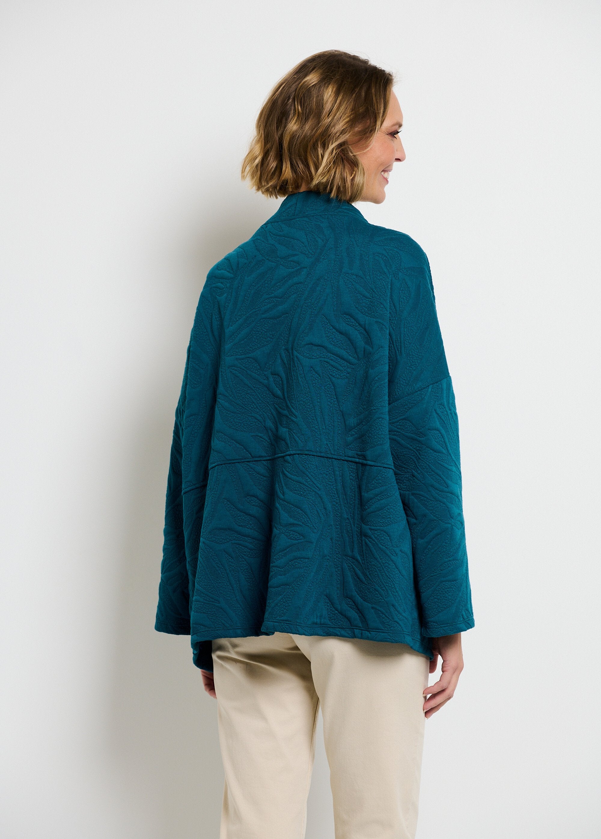 Edge-to-edge_embossed-knit_jacket_Duck_DO1_slim