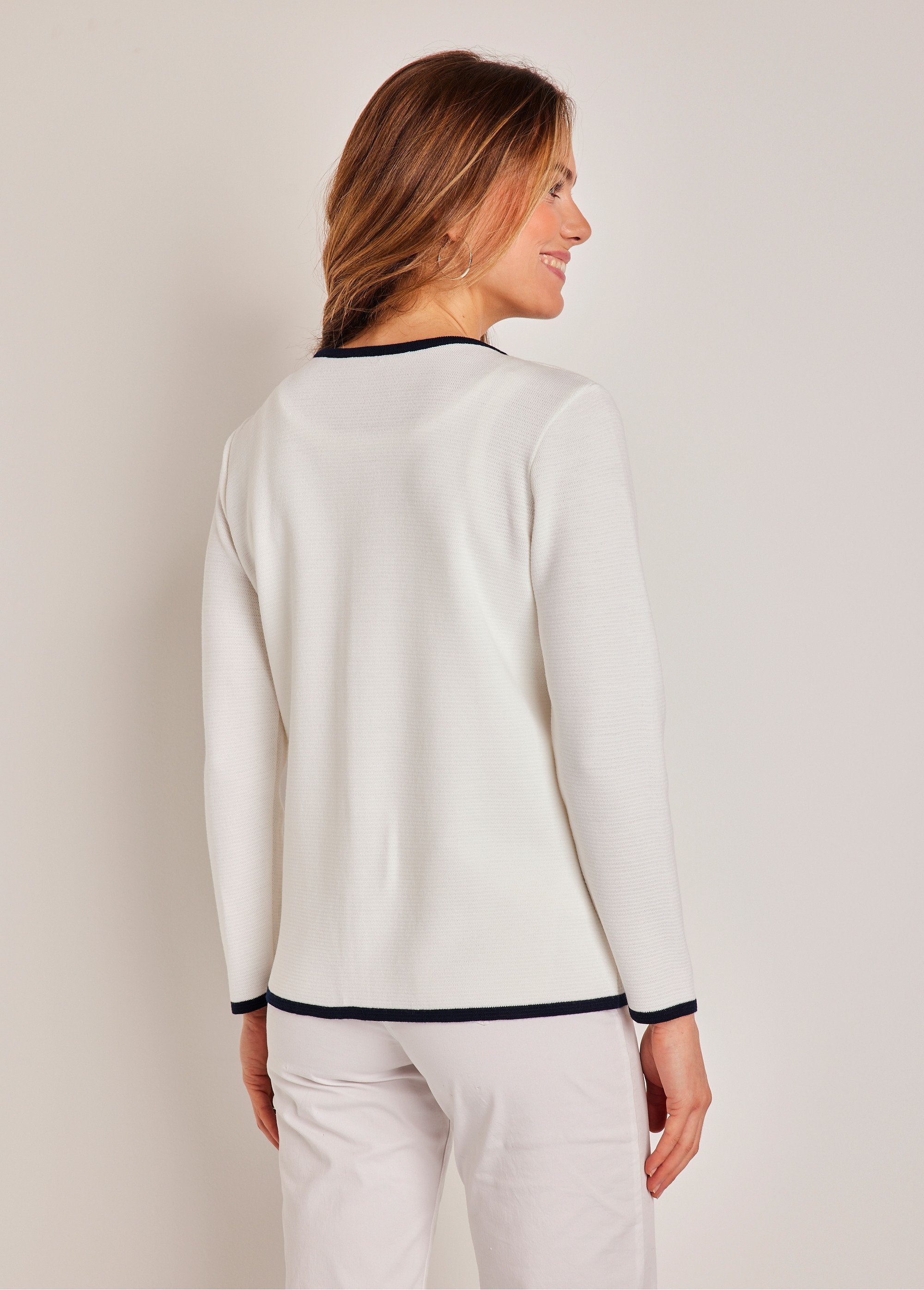 Veste_cardigan_boutonnée_Blanc_et_marine_DO1_slim