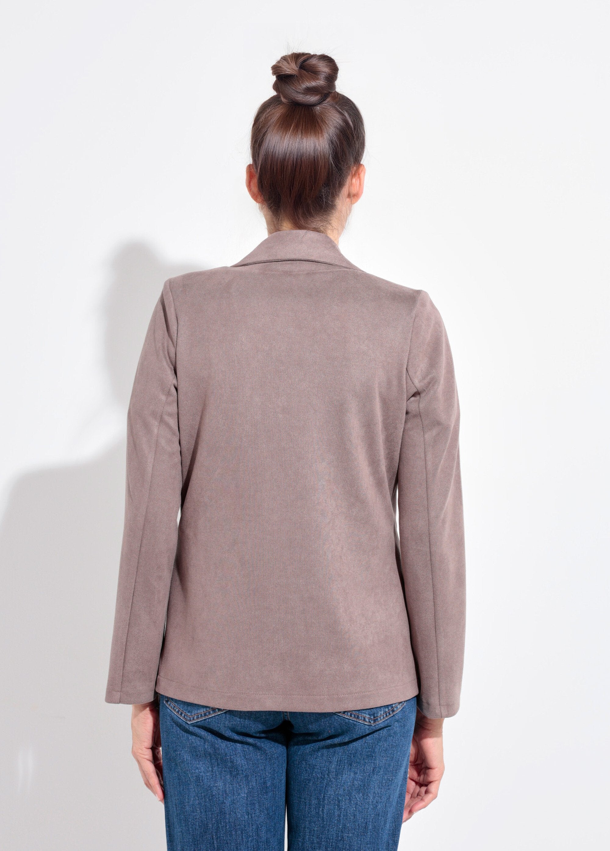 Jasje_met_1_knoopskraag_van_zachte_keperstof_Taupe_DO1_slim