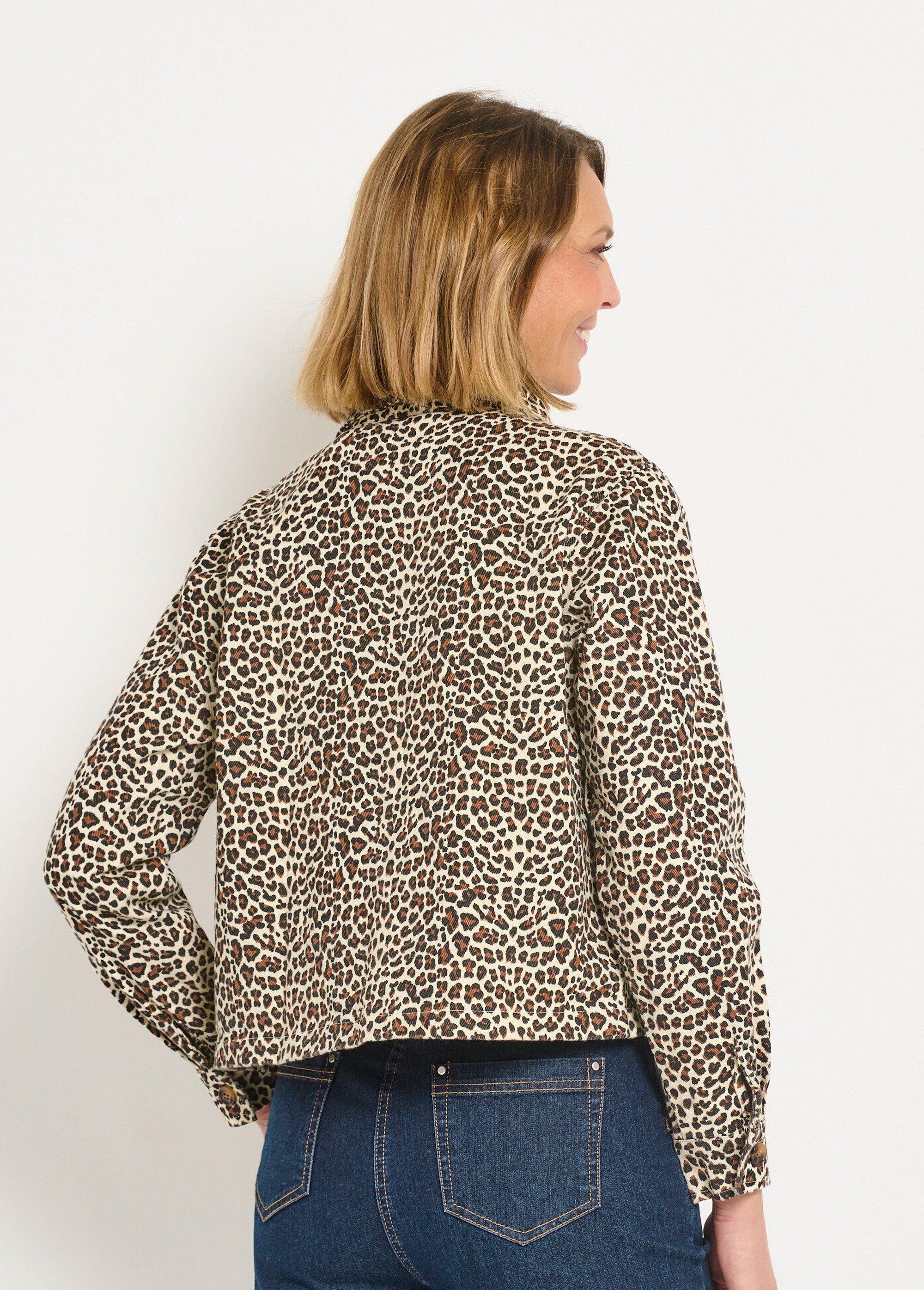 Veste_courte_en_toile_imprimé_léopard_Leopard_DO1_slim