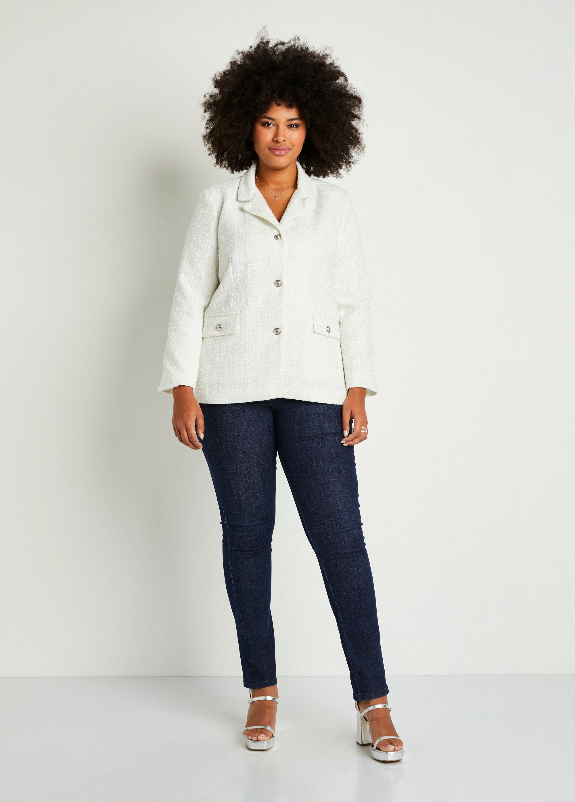 Veste_droite_boutonnée_tissu_natté_col_tailleur_Ivoire_SF1_curvy