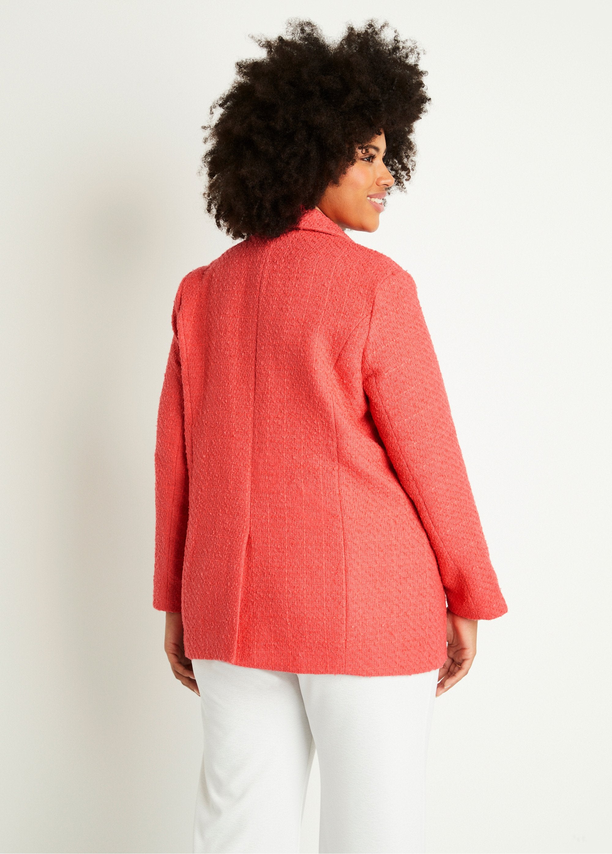 Veste_droite_boutonnée_tissu_natté_col_tailleur_Corail_DO1_curvy