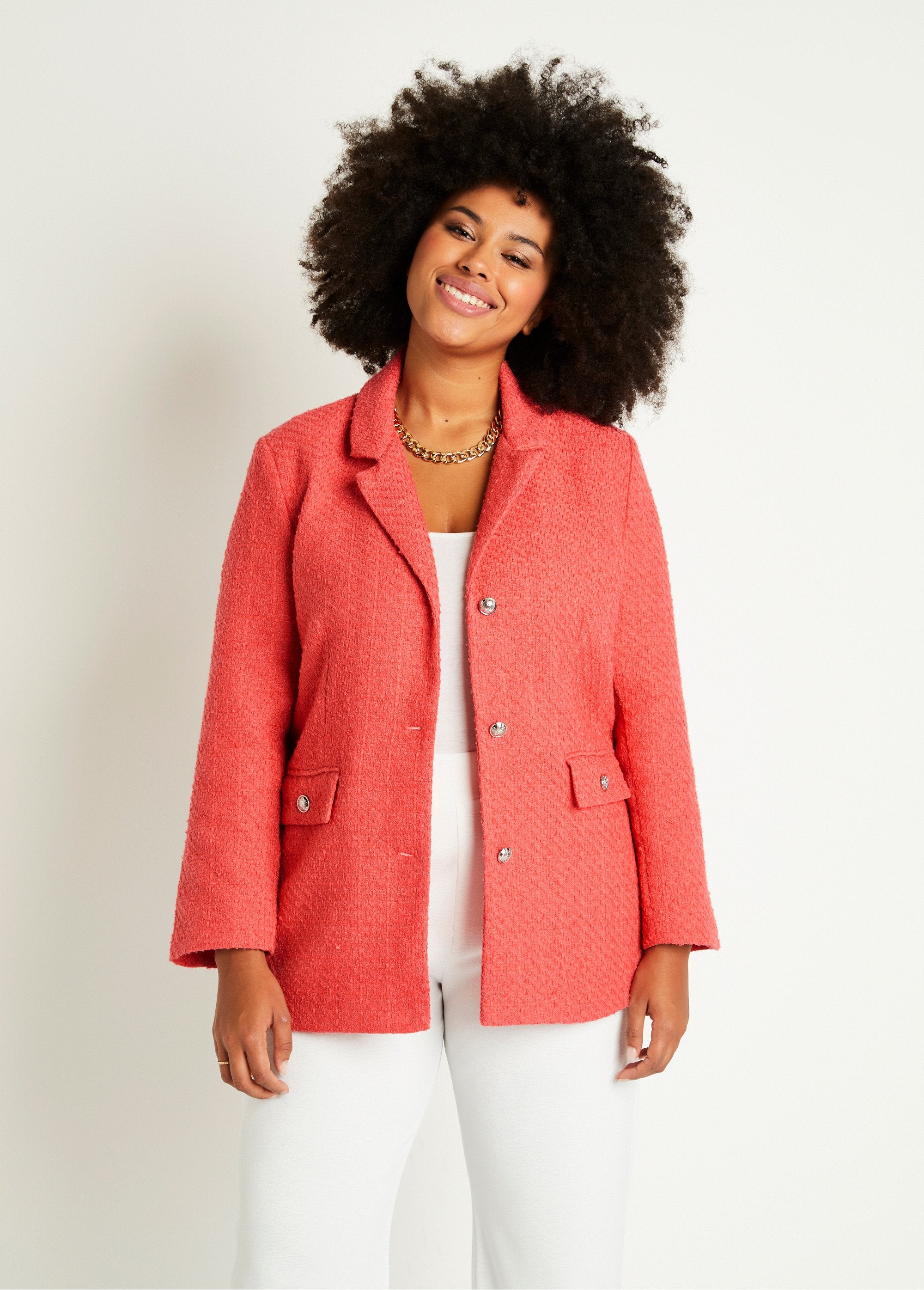 Veste_droite_boutonnée_tissu_natté_col_tailleur_Corail_FA1_curvy