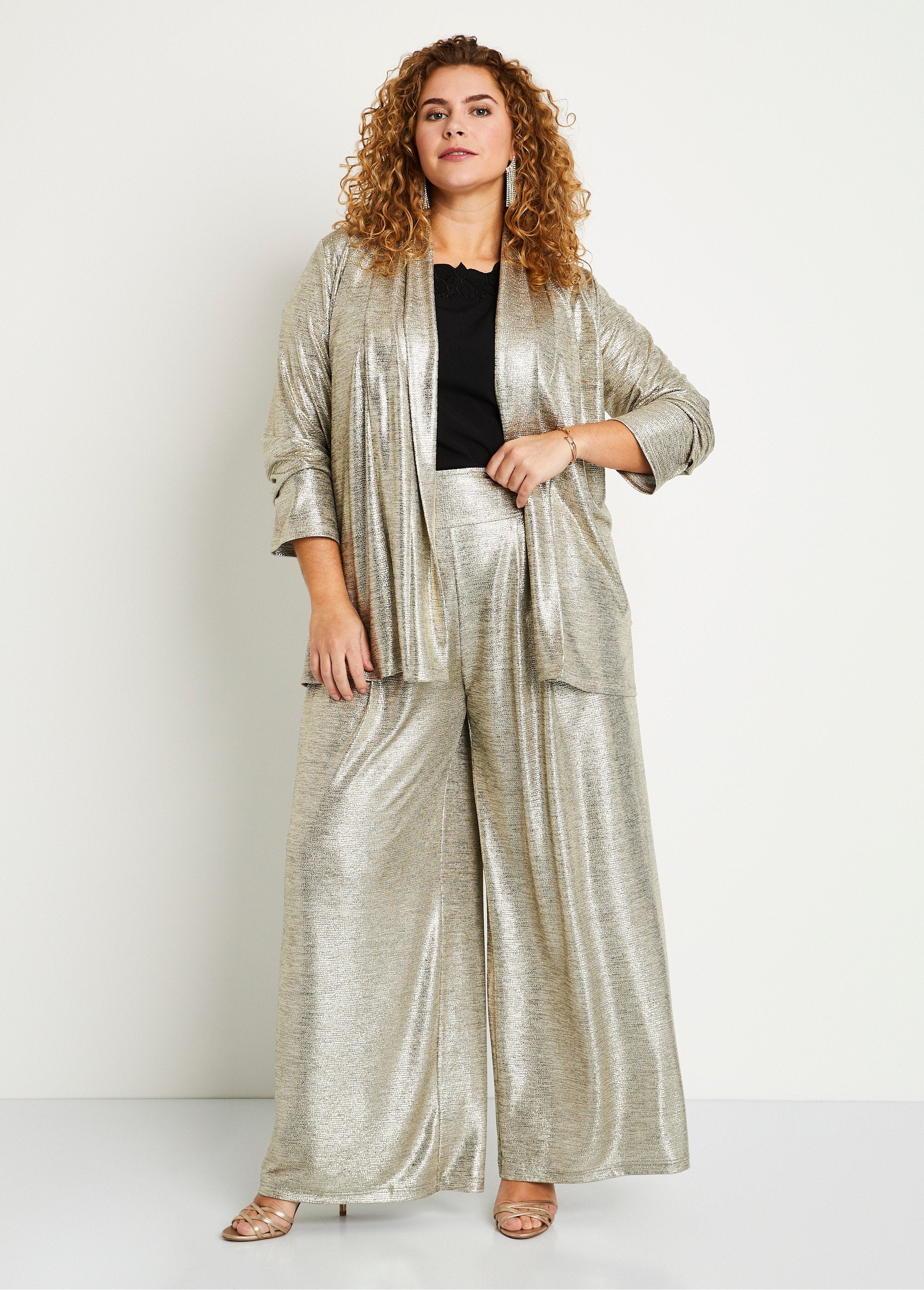 Long_shiny_knit_ceremony_jacket_Golden_SF1_curvy