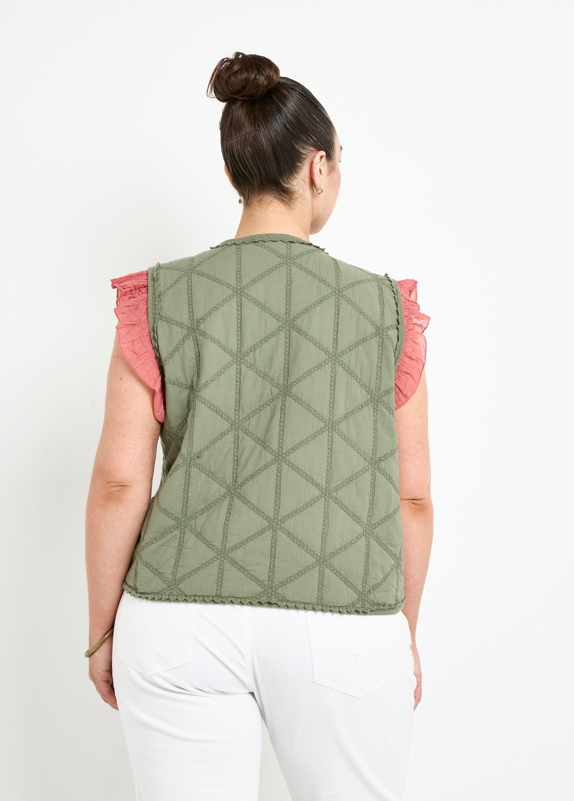 Veste_matelassée_brodée_sans_manches_Kaki_DO1_curvy