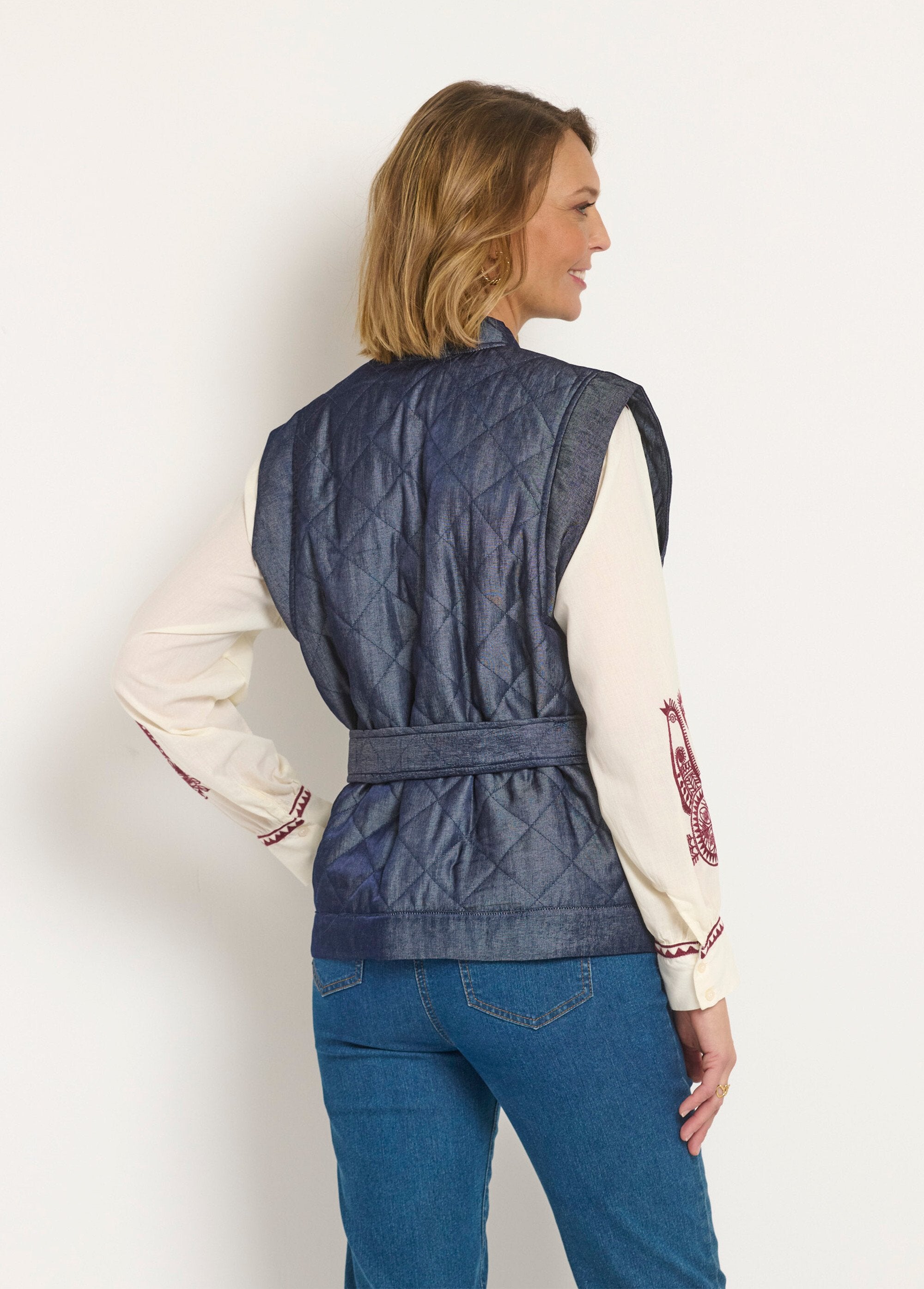 Veste_matelassée_sans_manches_avec_ceinture_Indigo_DO1_slim