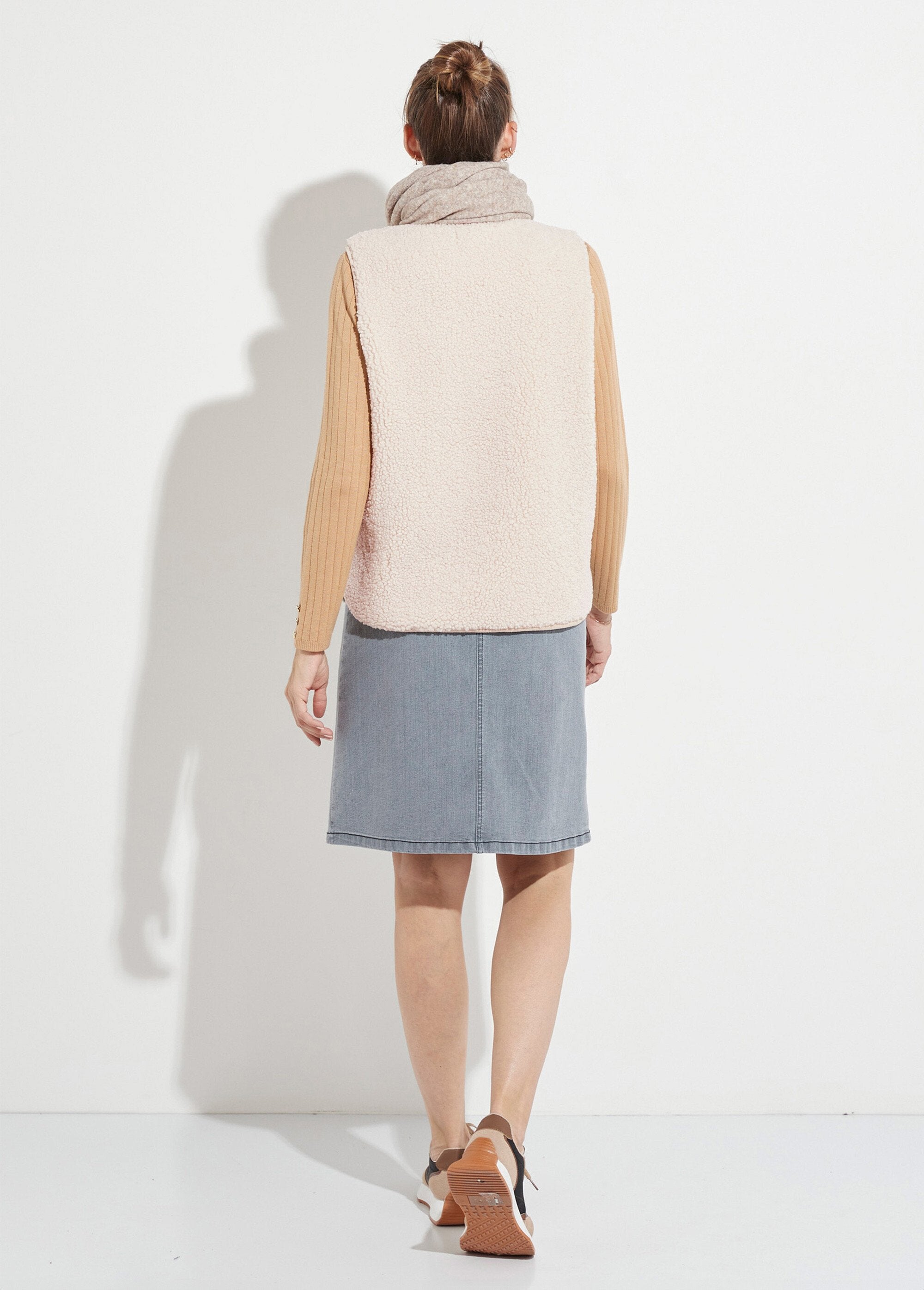 Mouwloos_sherpa_jack_met_fluwelen_voering_Beige_DO1_slim