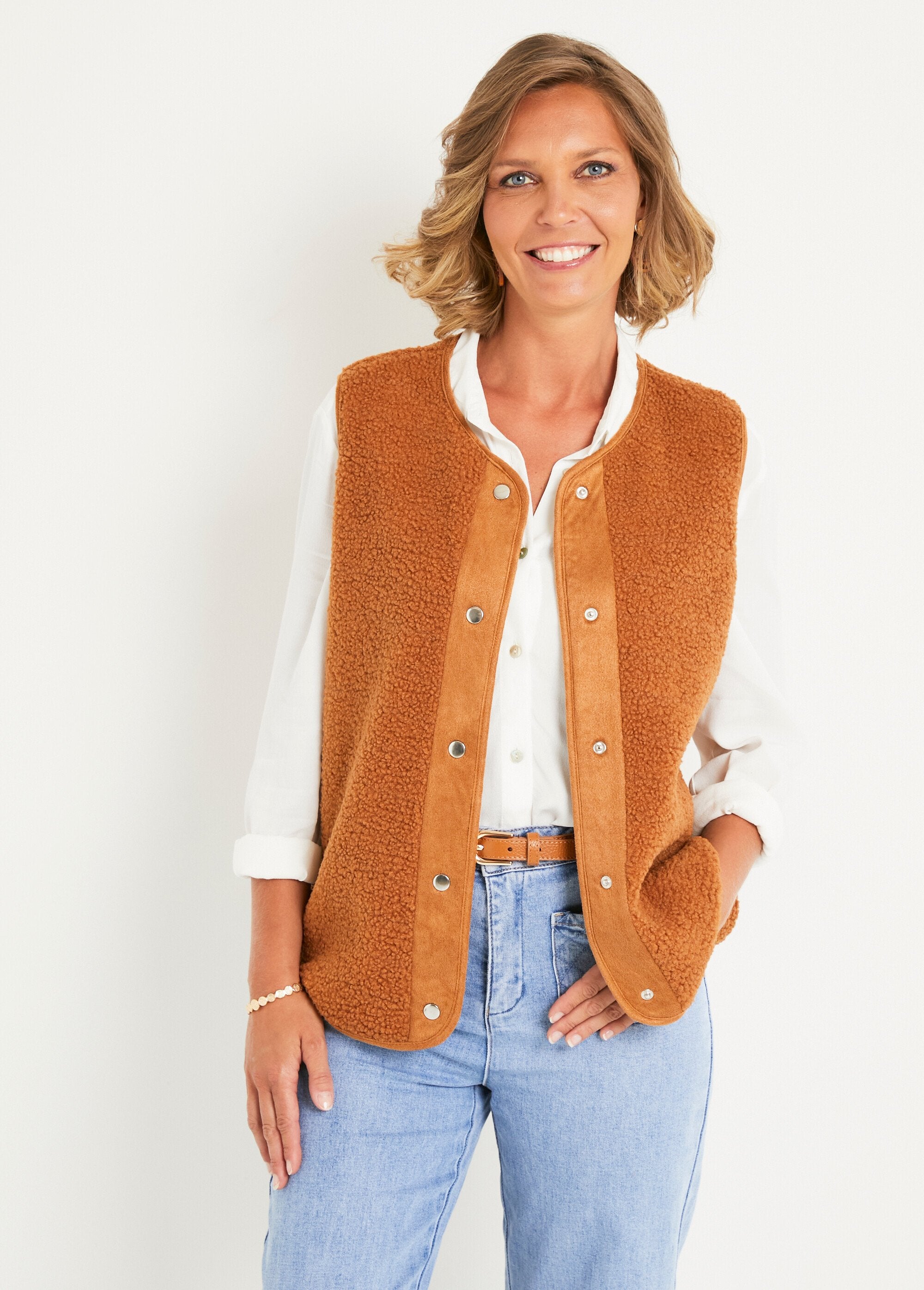 Veste_sans_manches_tout_douce_en_sherpa_Caramel_FA1_slim