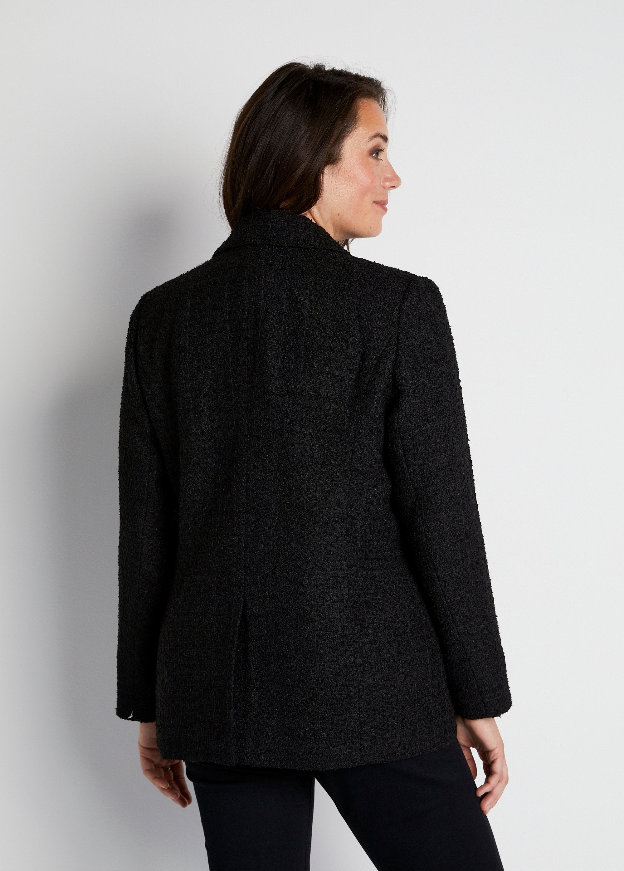 Veste_droite_boutonnée_tissu_natté_col_tailleur_Noir_DO1_curvy