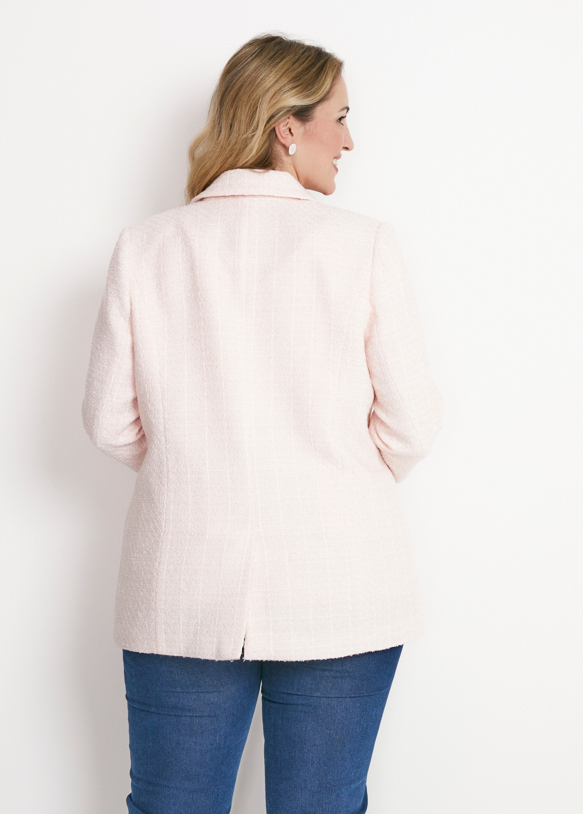 Veste_droite_boutonnée_tissu_natté_col_tailleur_Rose_pale_DO1_curvy