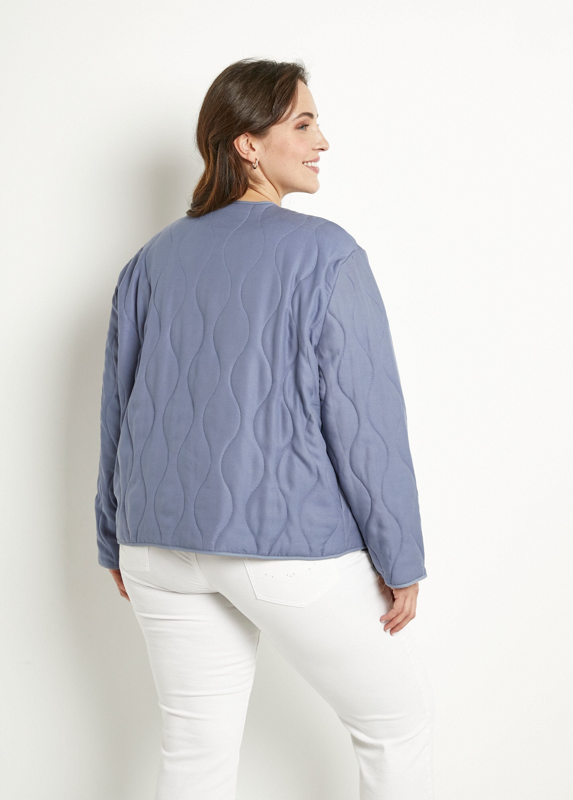 Veste_unie_matelassée_zippée_courte_col_rond_Bleu_jean_DO1_curvy