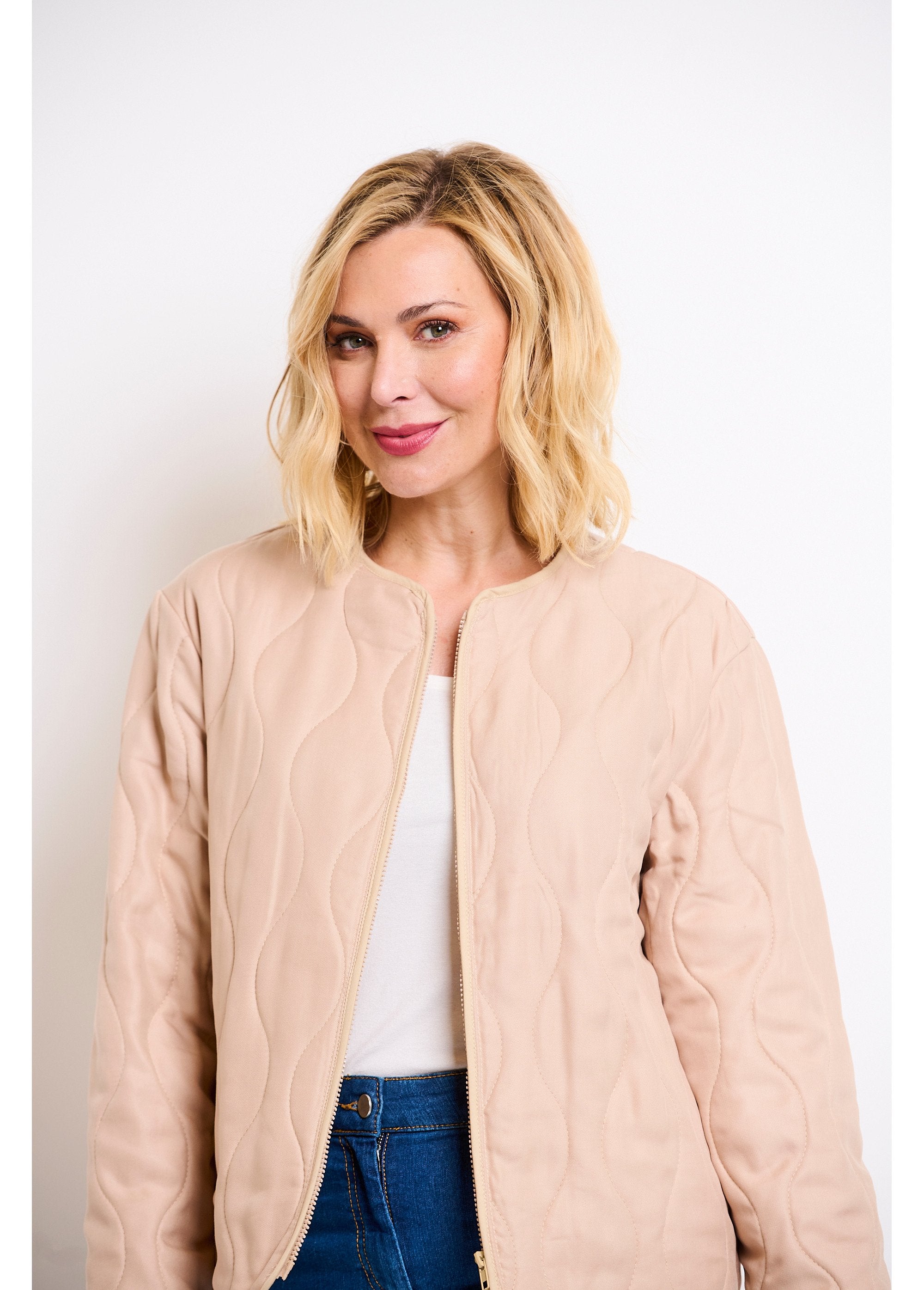 Veste_unie_matelassée_zippée_courte_col_rond_Beige_DE1_slim