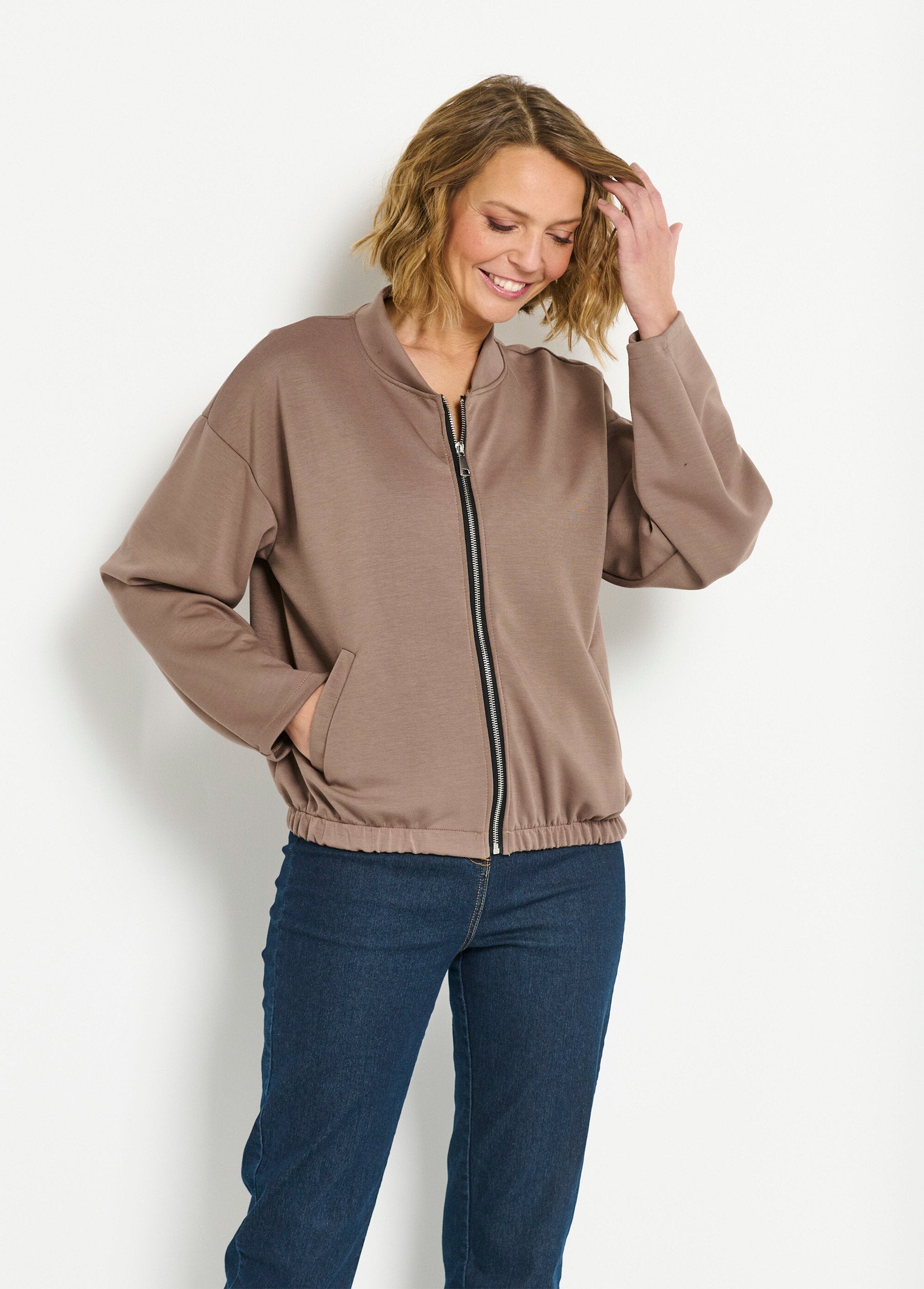 Teddy-stijl_jas_met_rits_voor_comfort_Taupe_FA1_slim