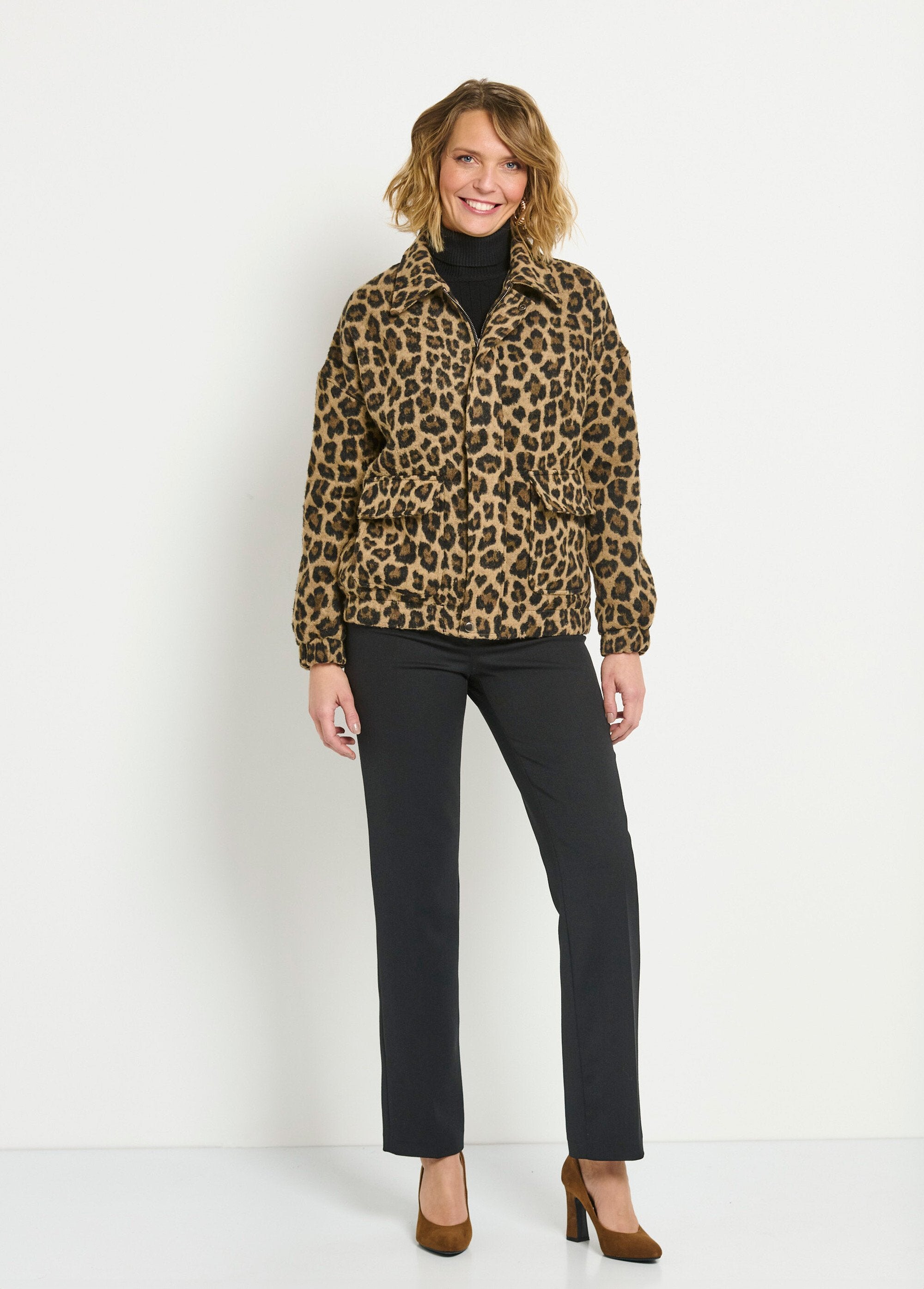 Ritsjack_met_luipaardprint_en_opgestikte_zakken_Leopard_SF1_slim